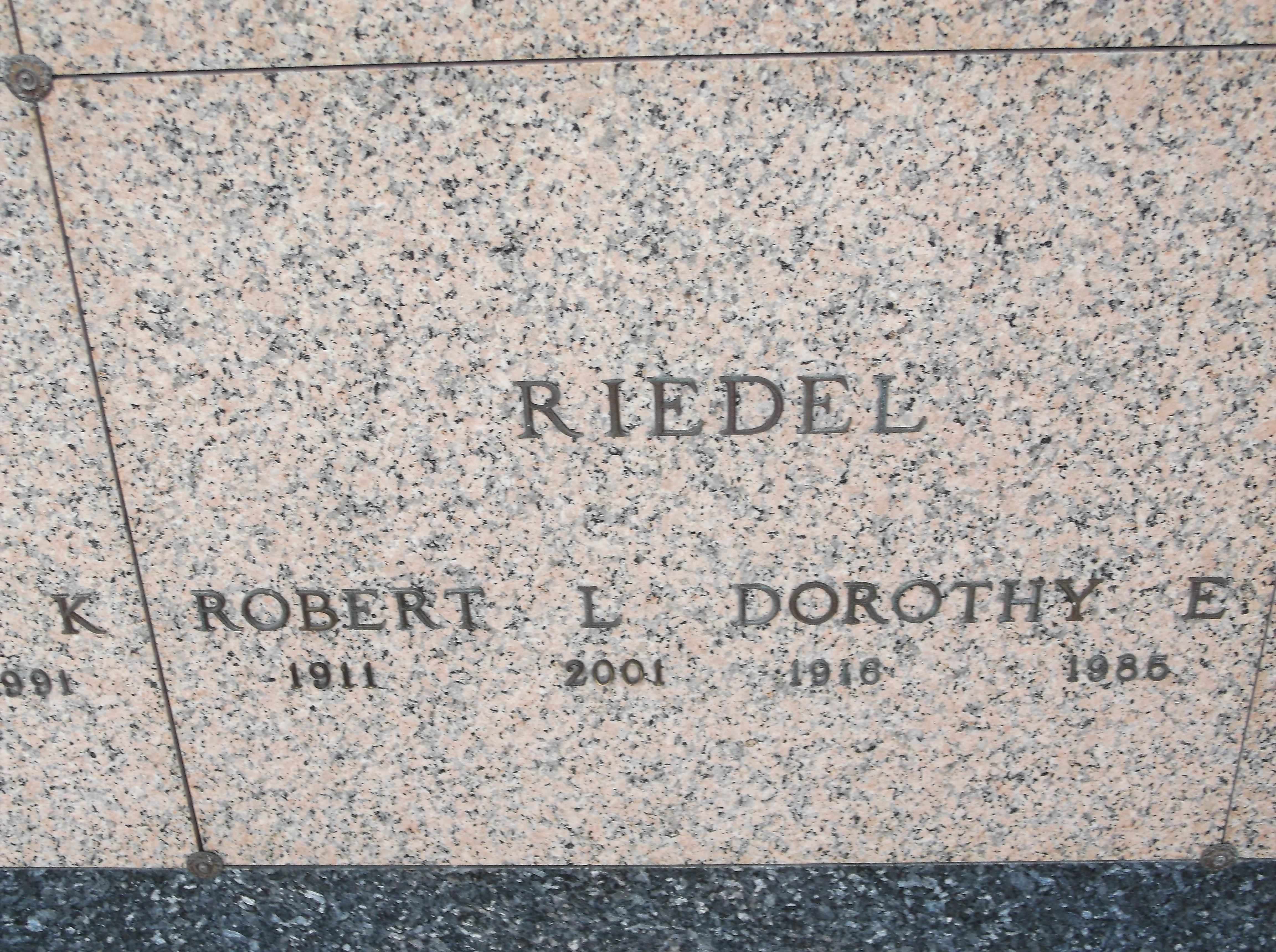 Dorothy E Riedel