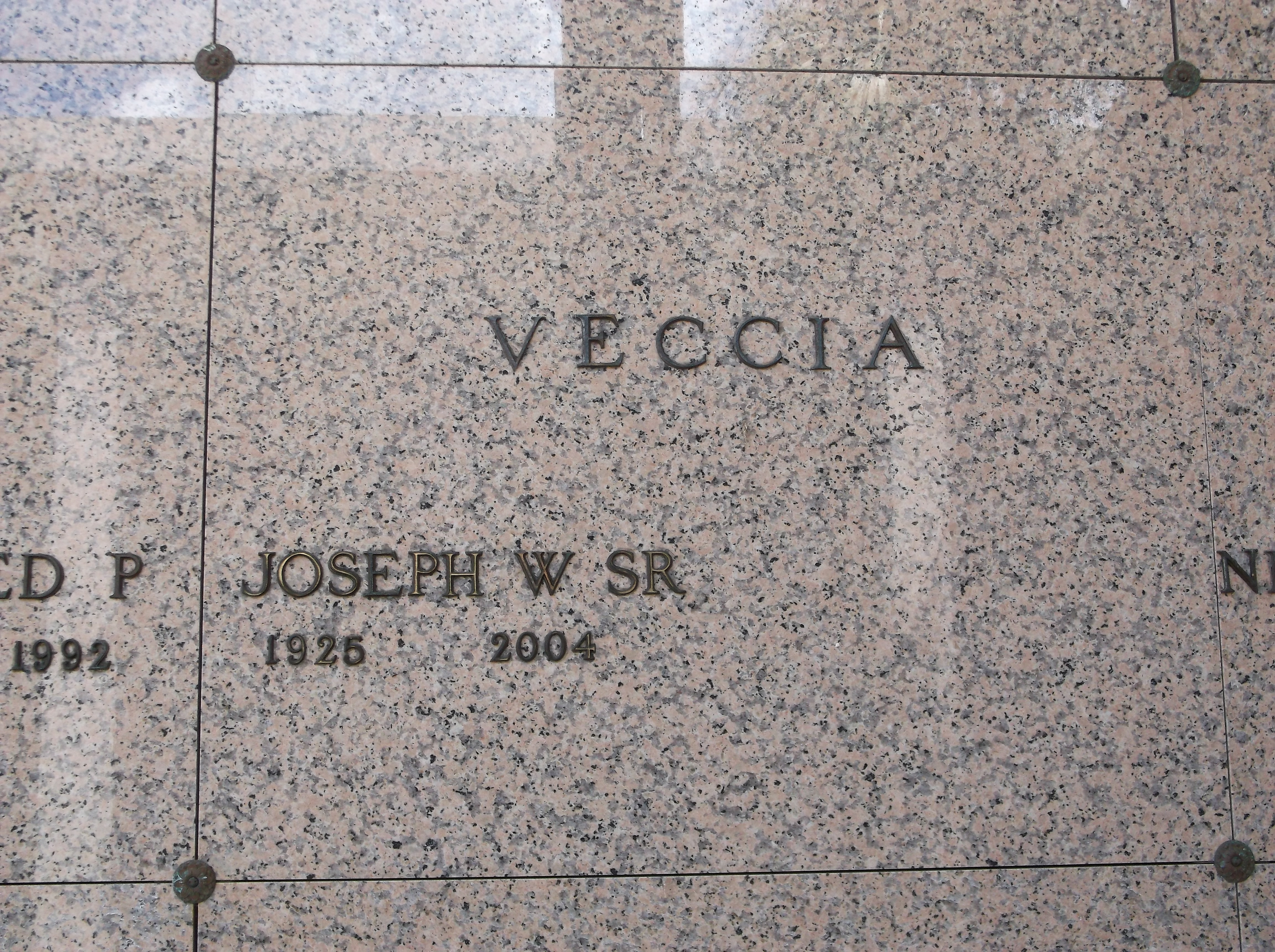 Joseph W Veccia, Sr