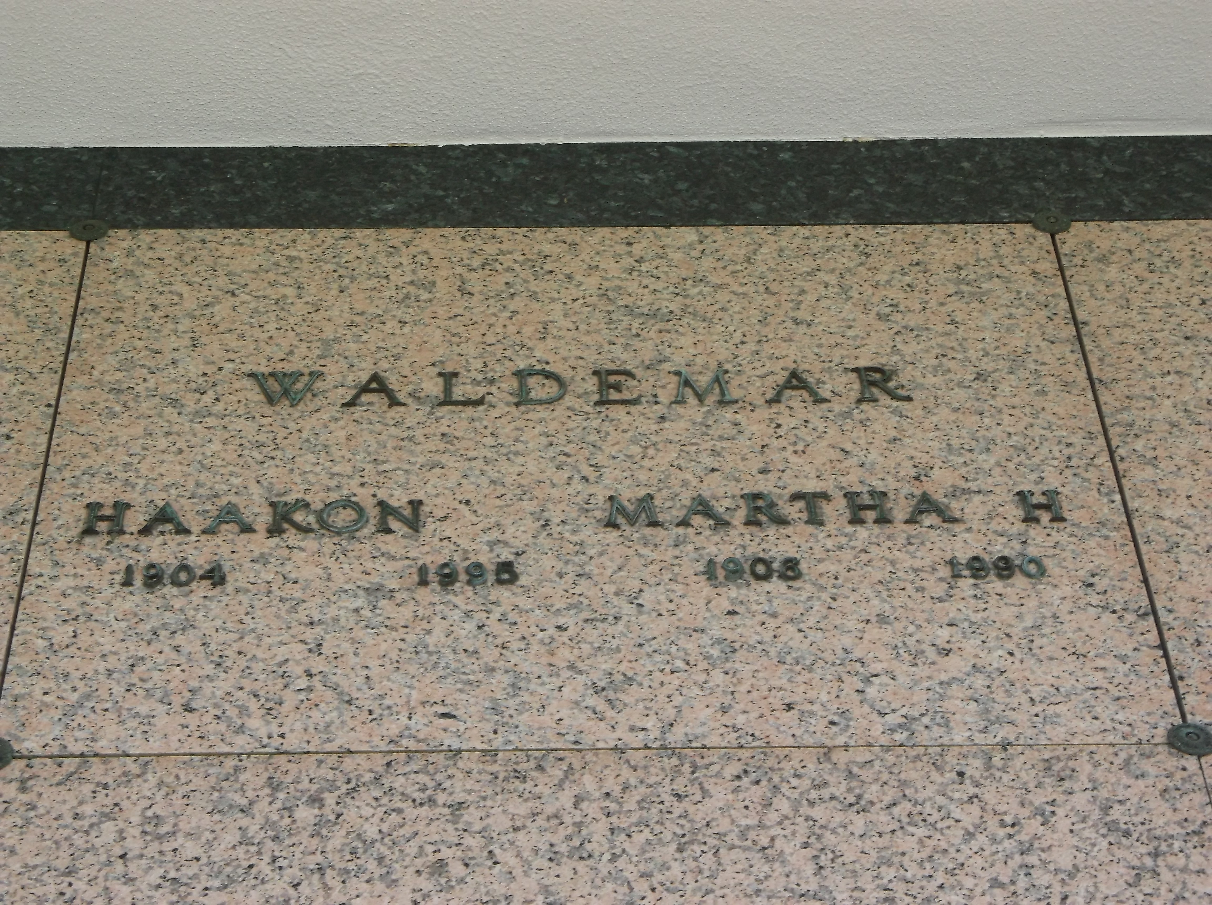 Martha H Waldemar