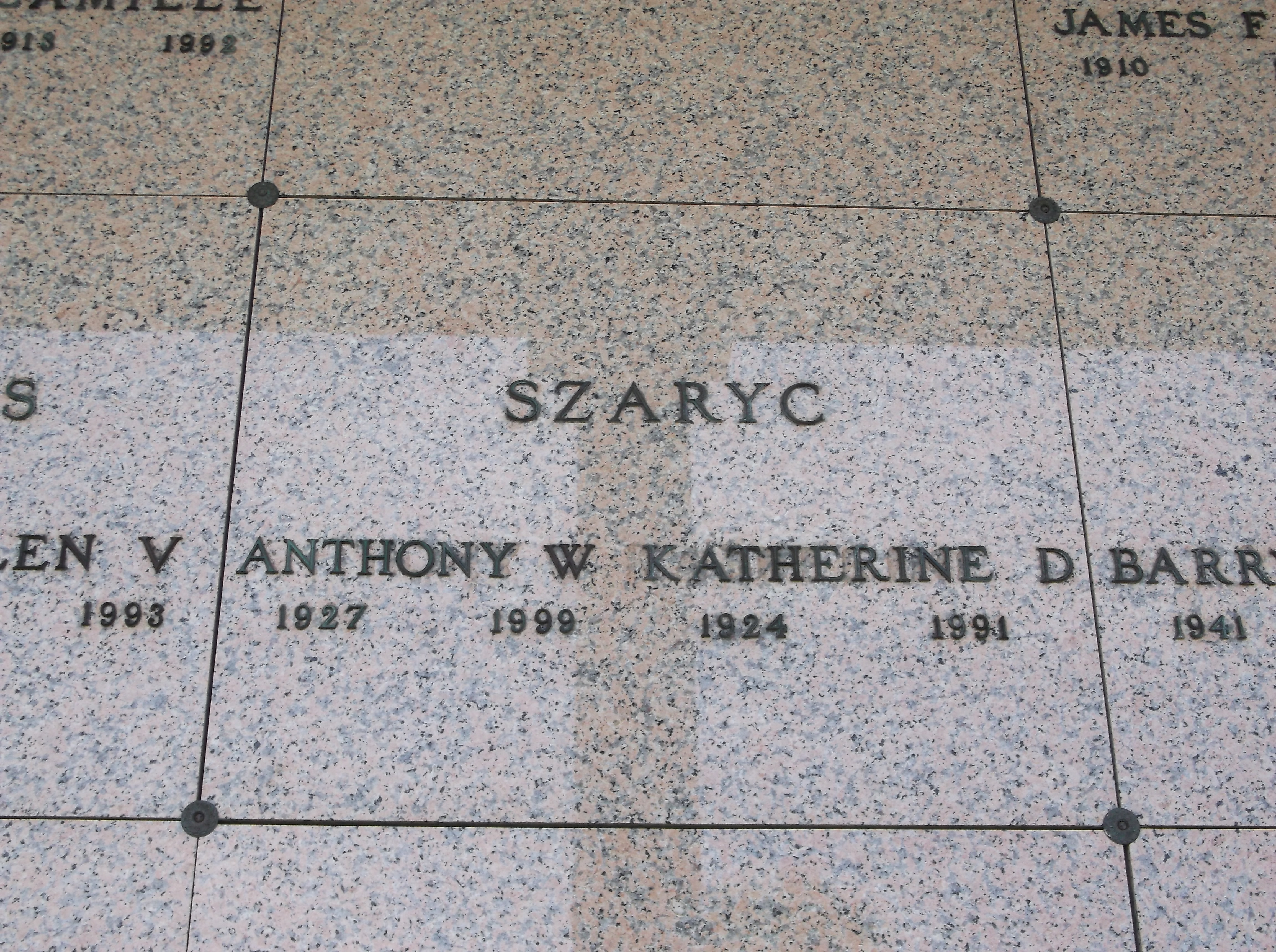 Katherine D Szaryc