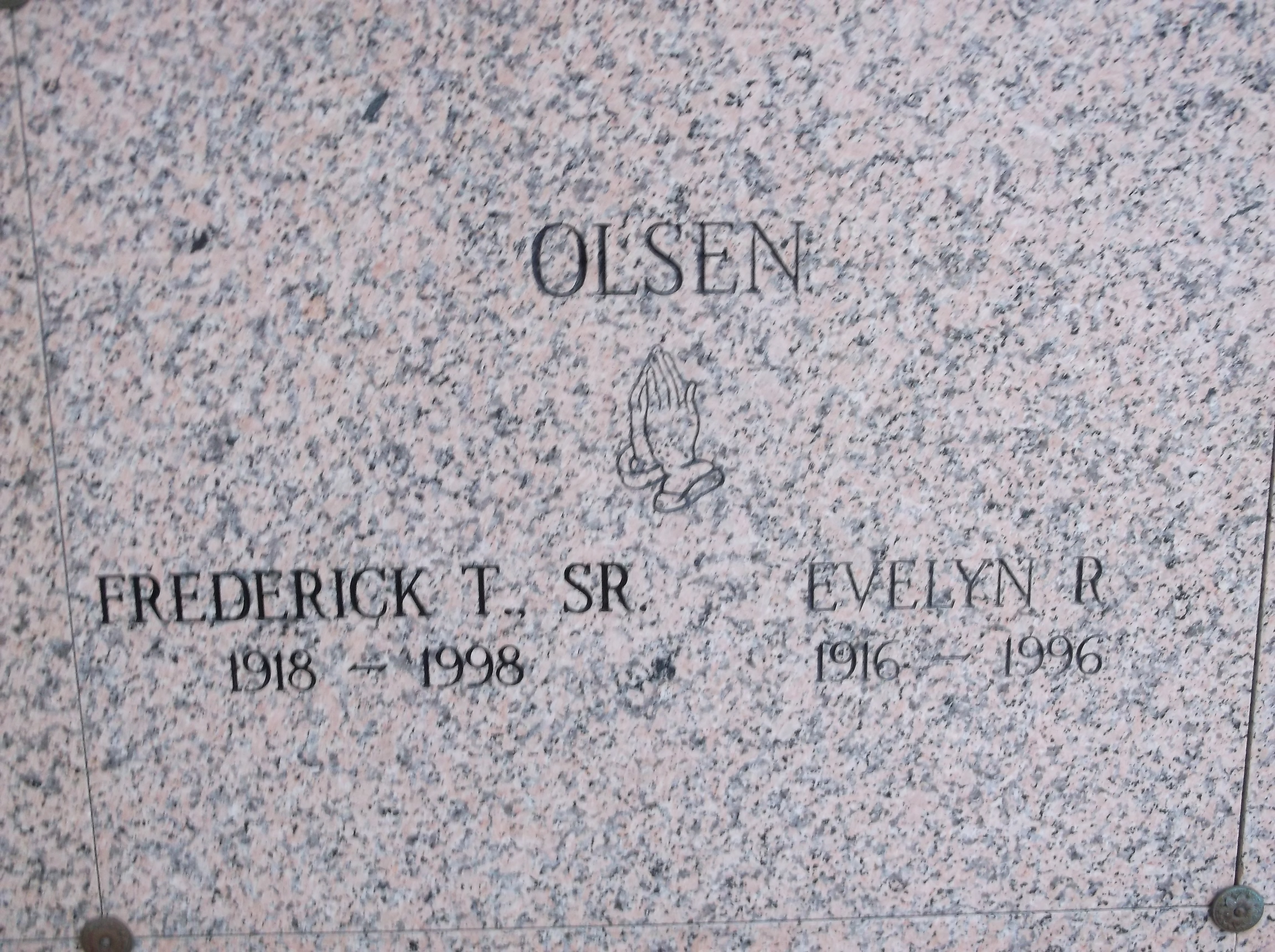 Evelyn R Olsen