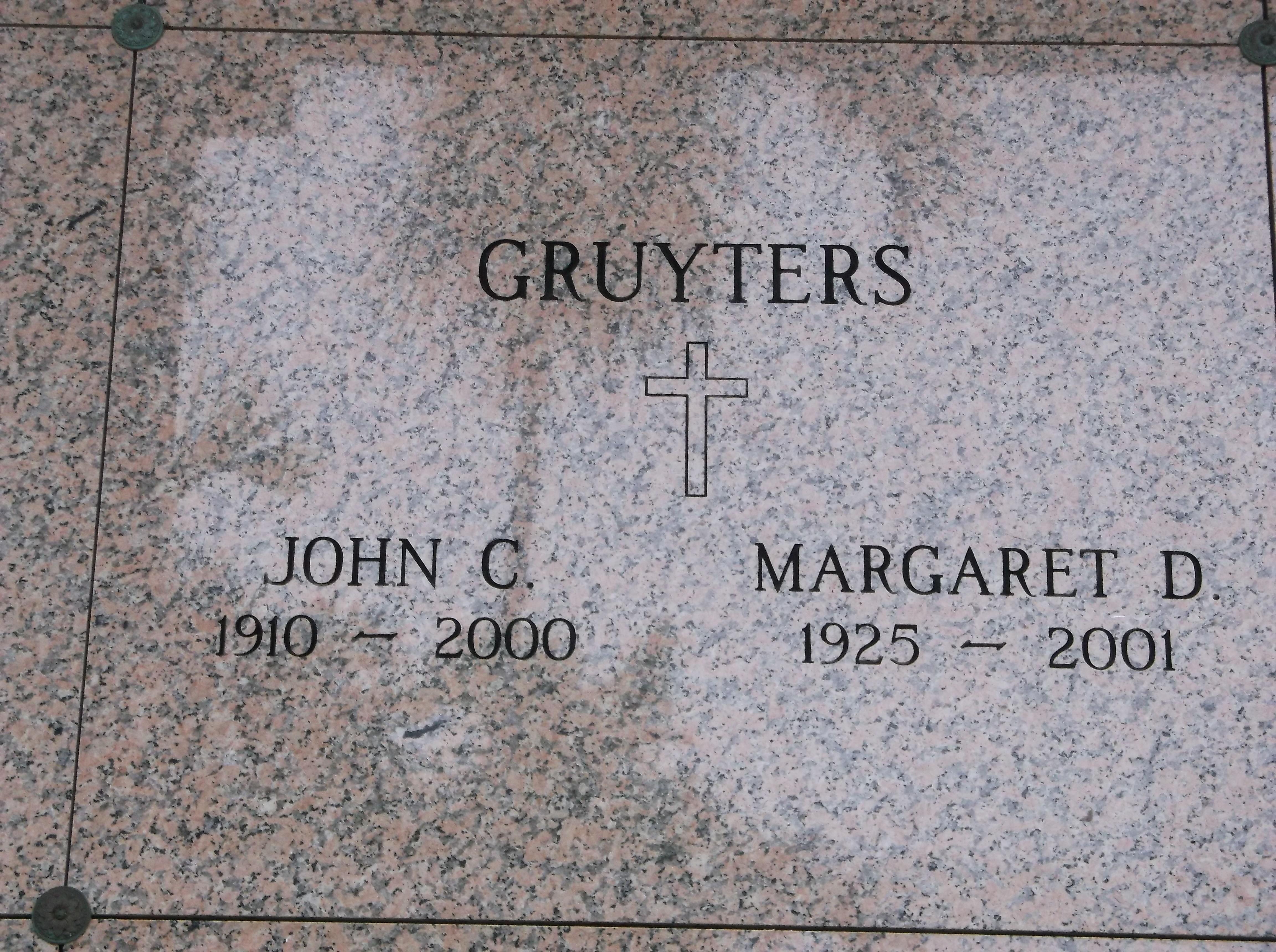 Margaret D Gruyters