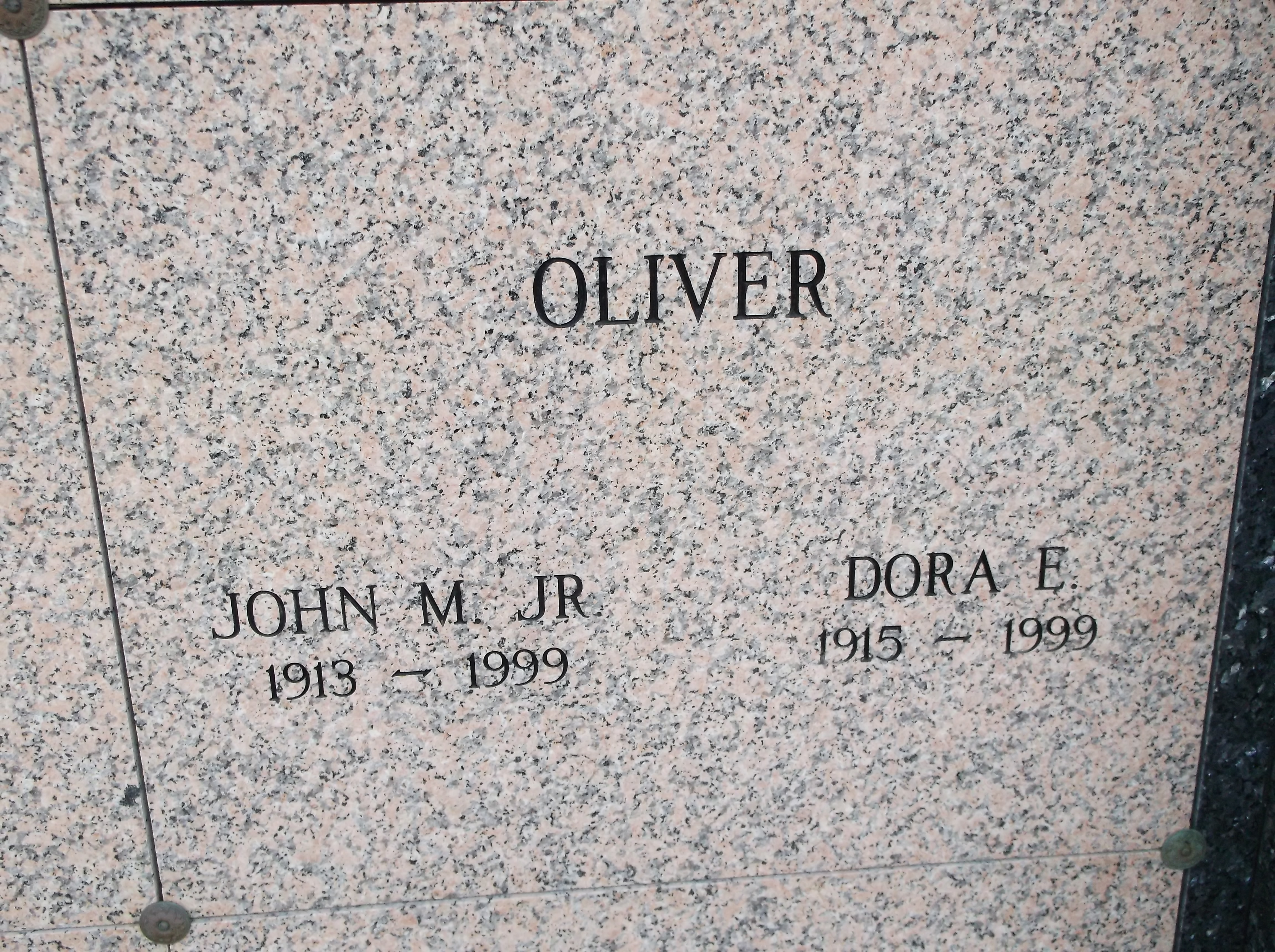 Dora E Oliver