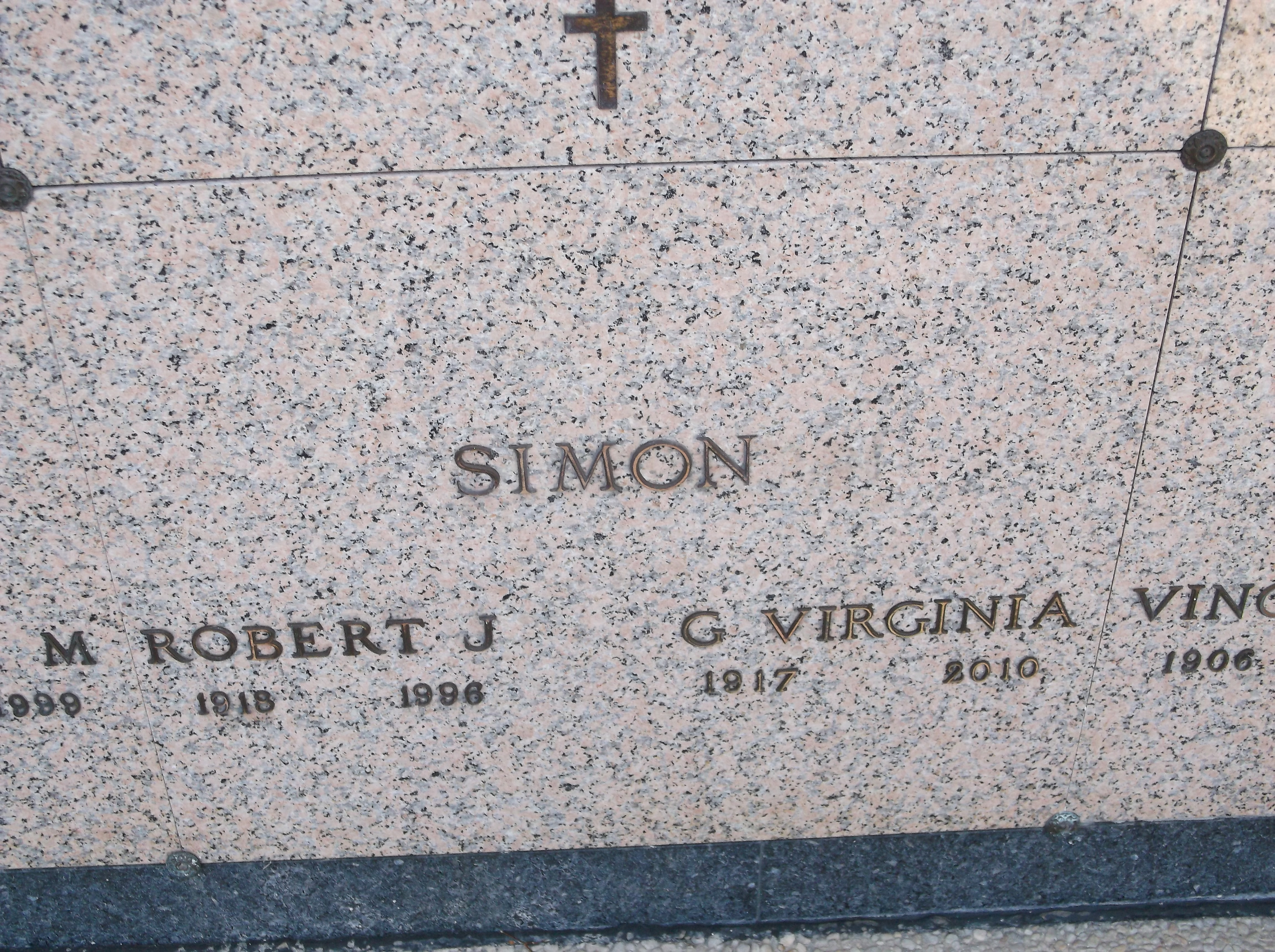 Robert J Simon