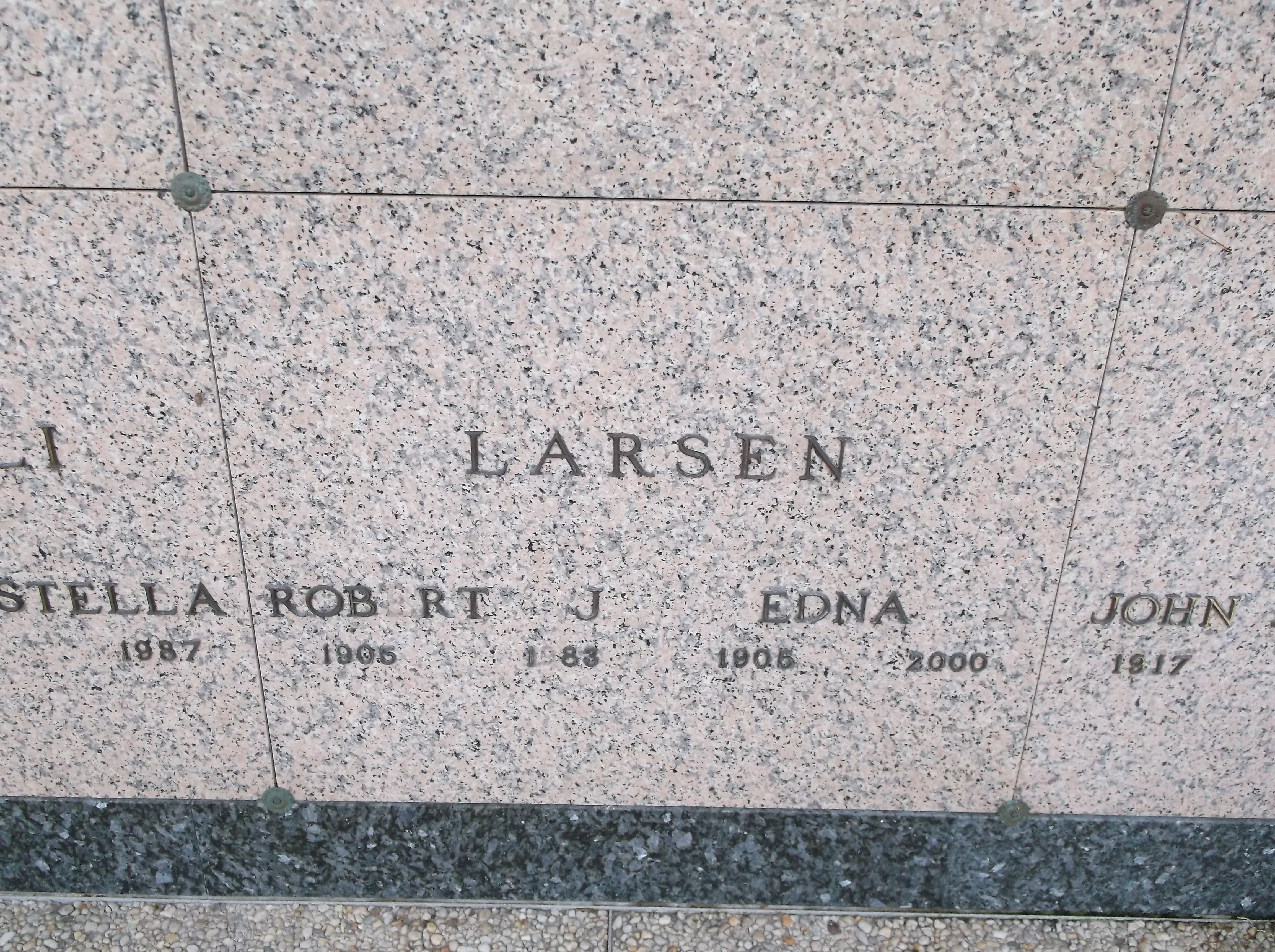 Edna Larsen