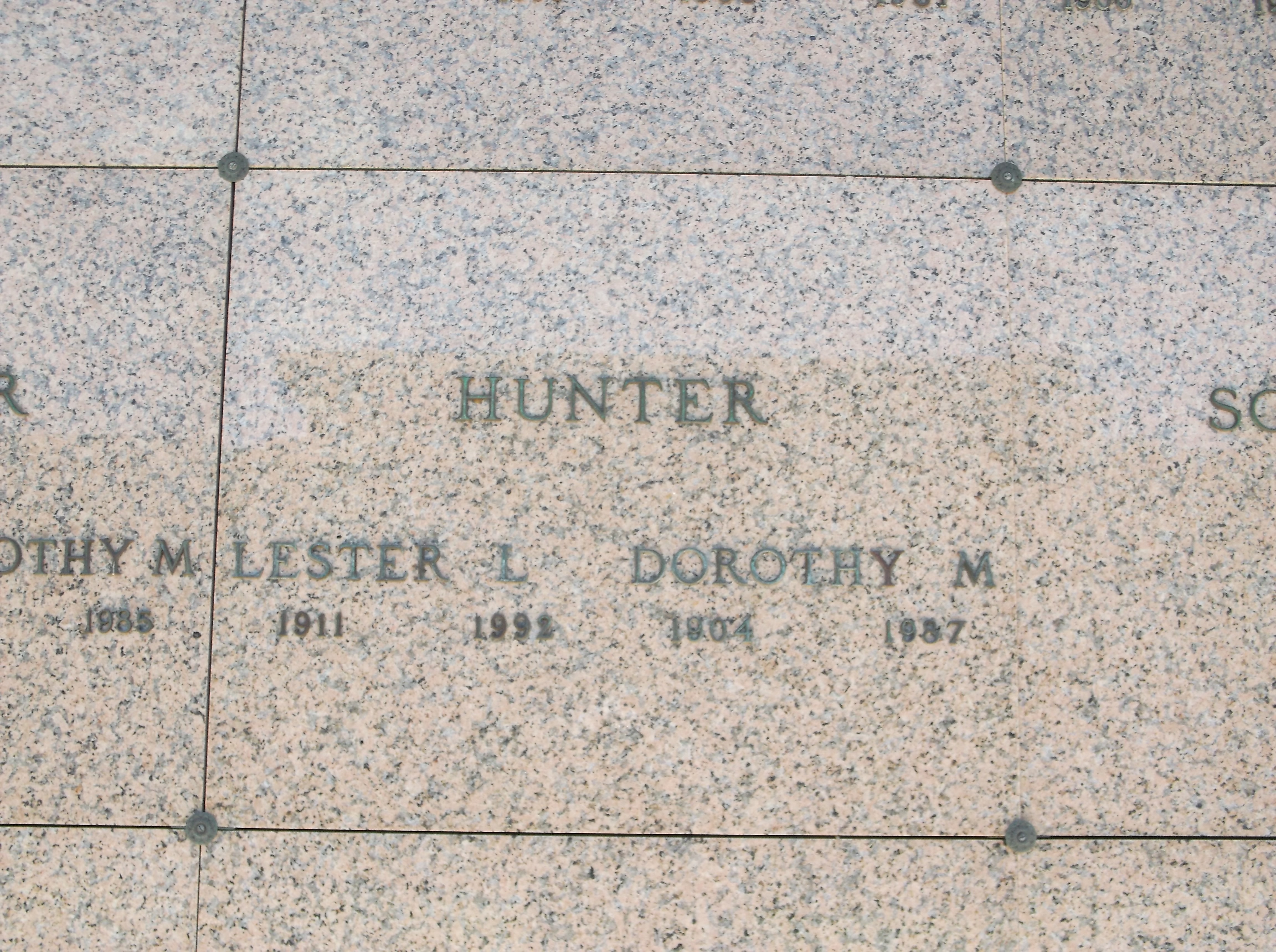 Lester L Hunter