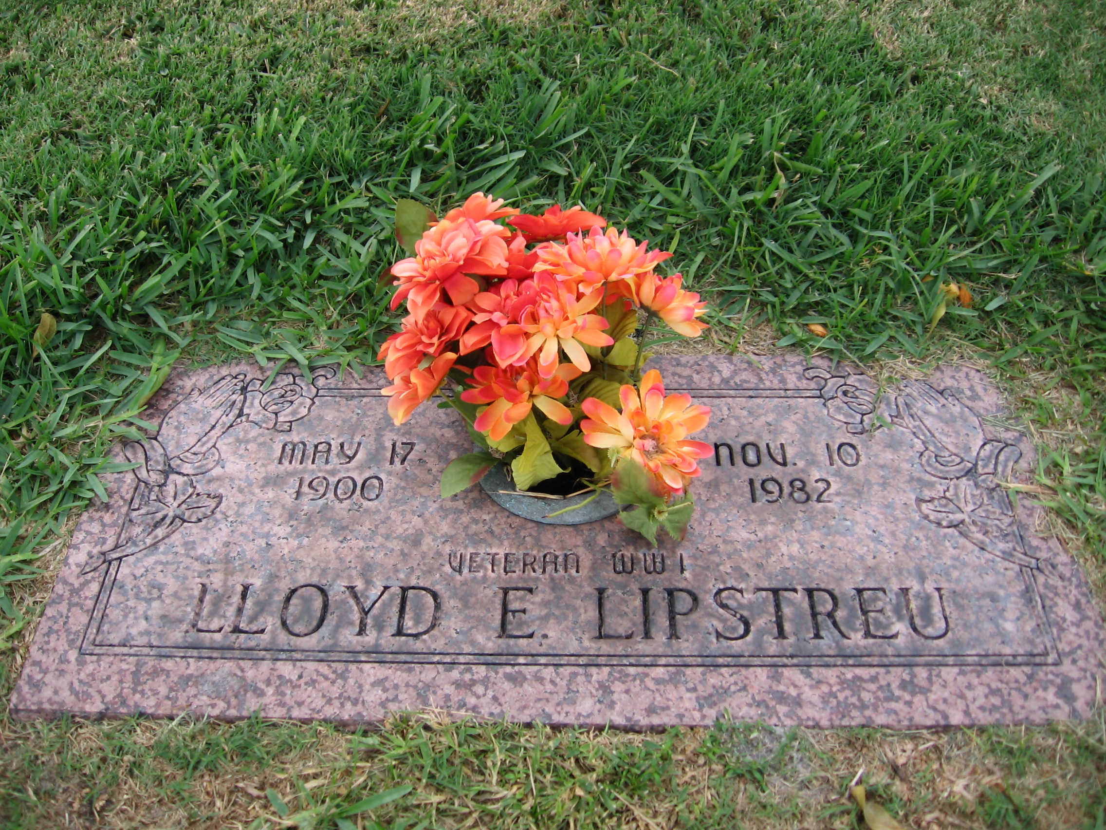 Lloyd E Lipstreu