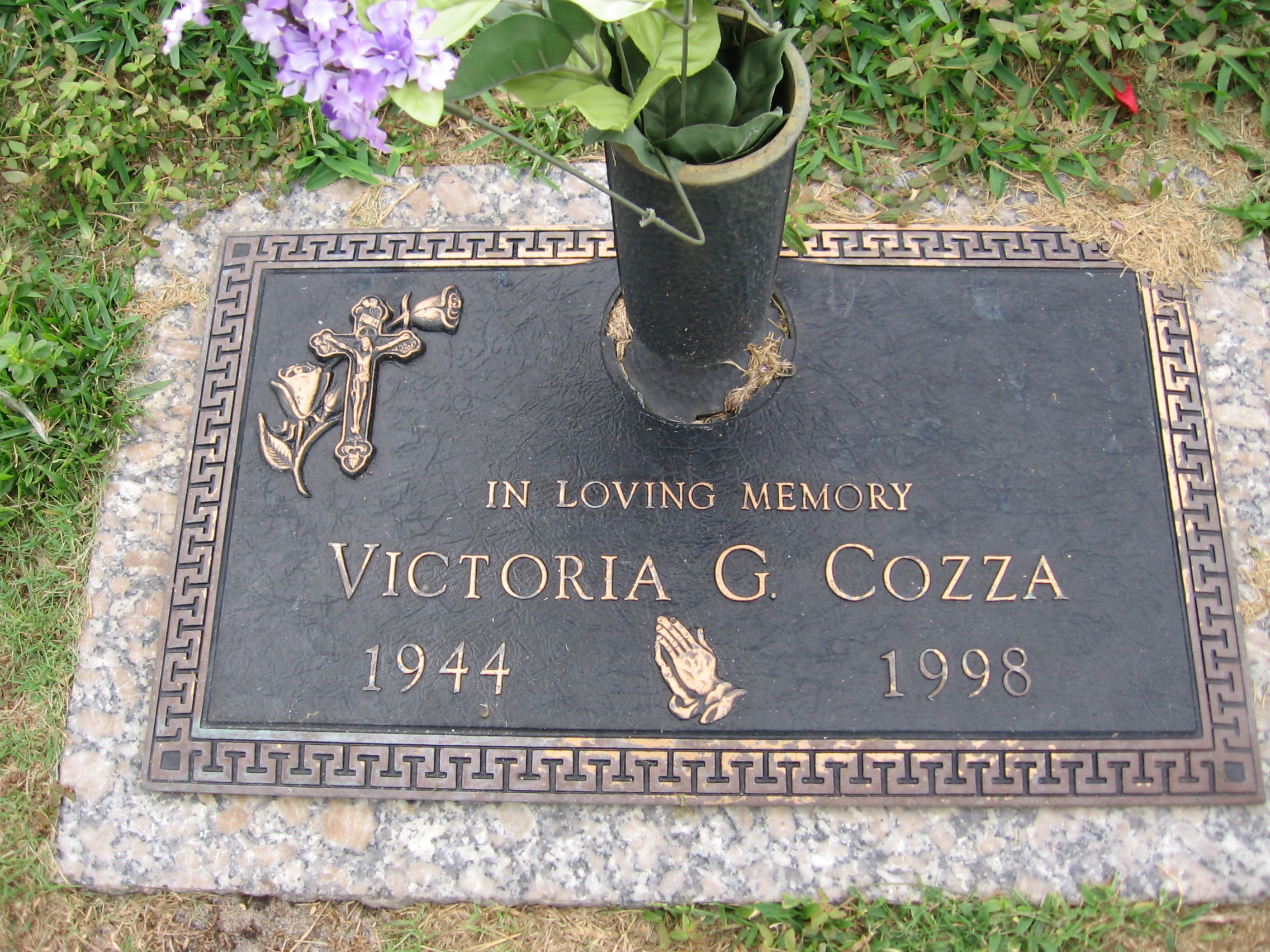 Victoria G Cozza