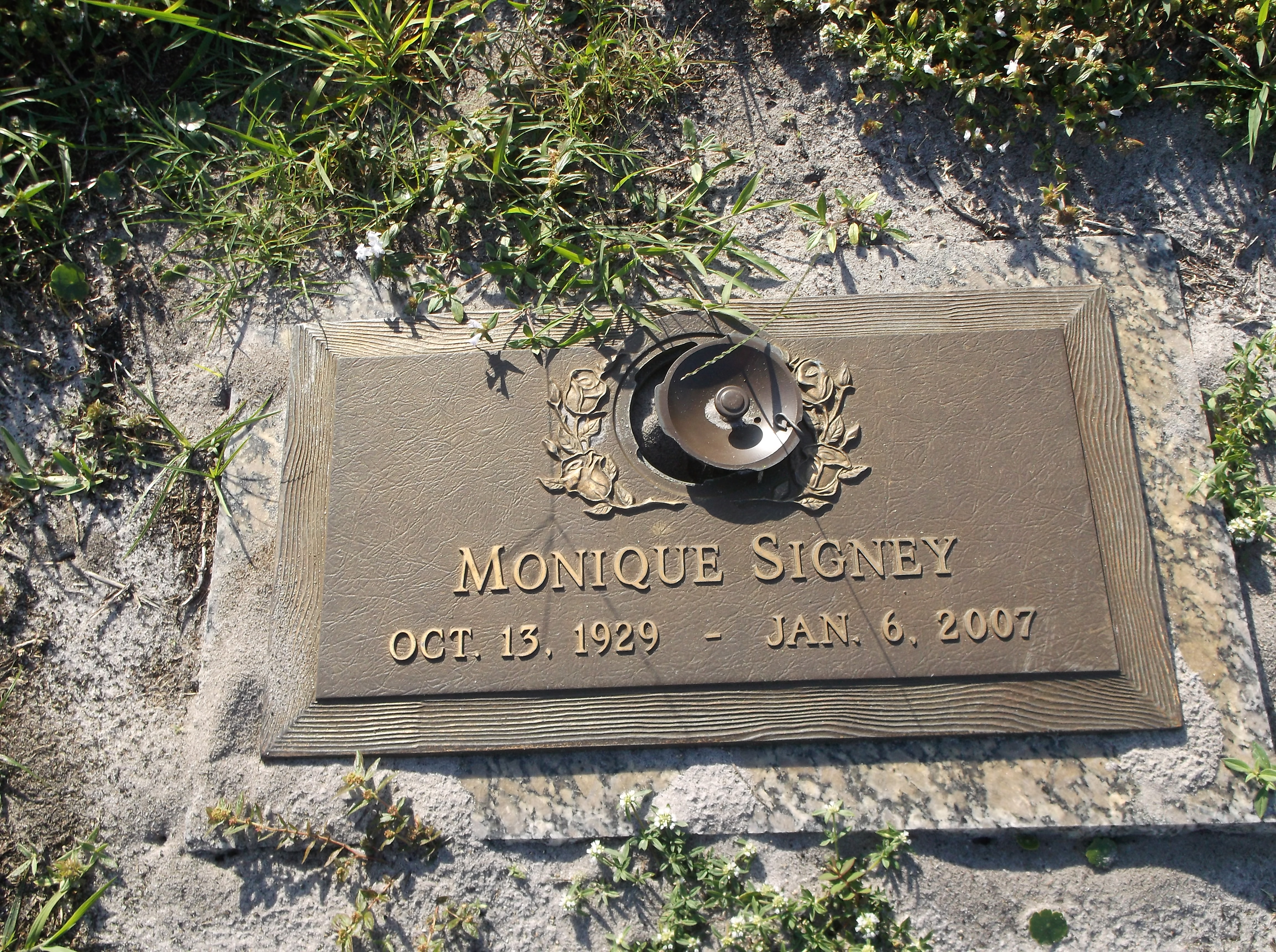 Monique Signey