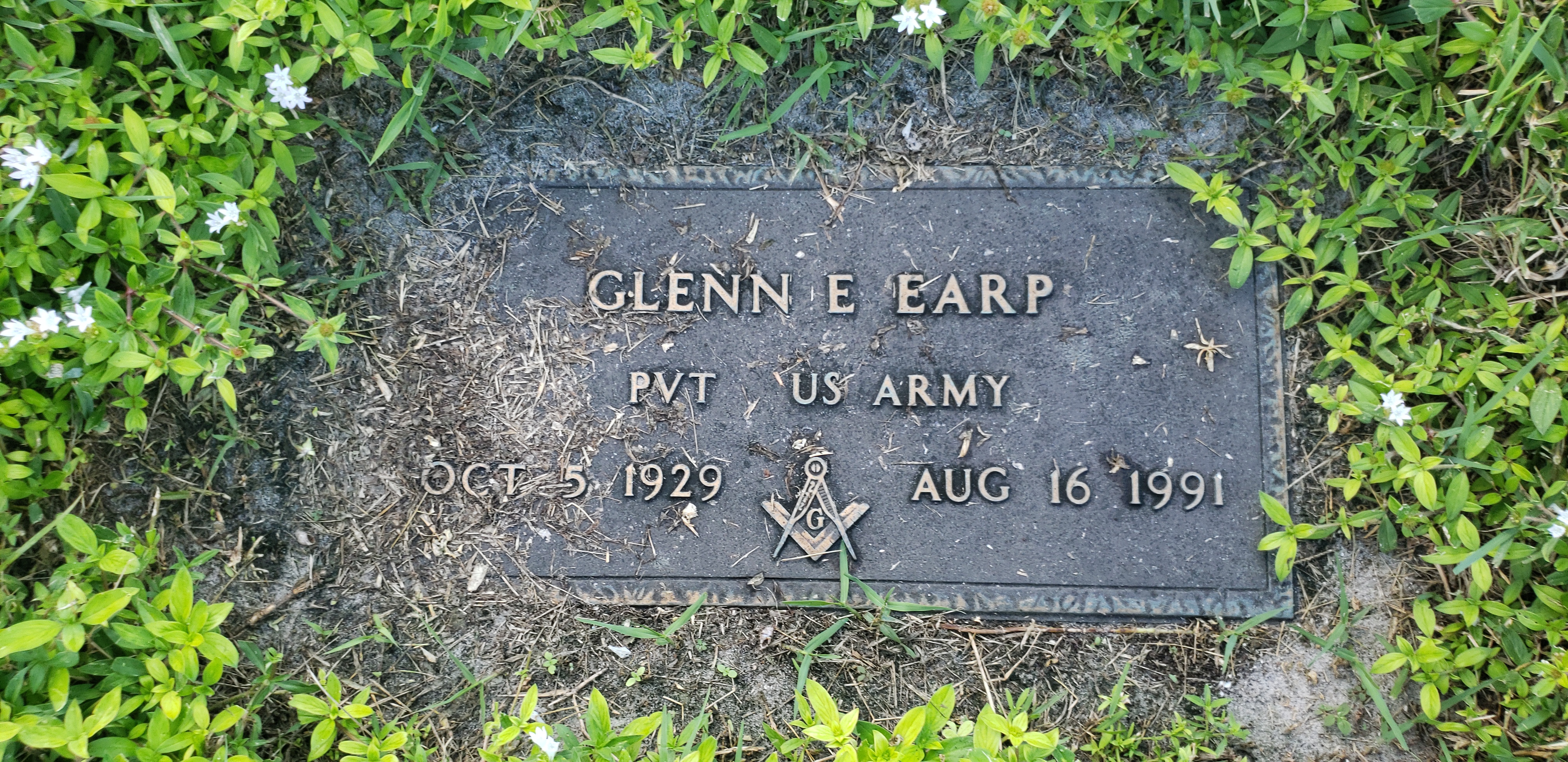 Glenn E Earp