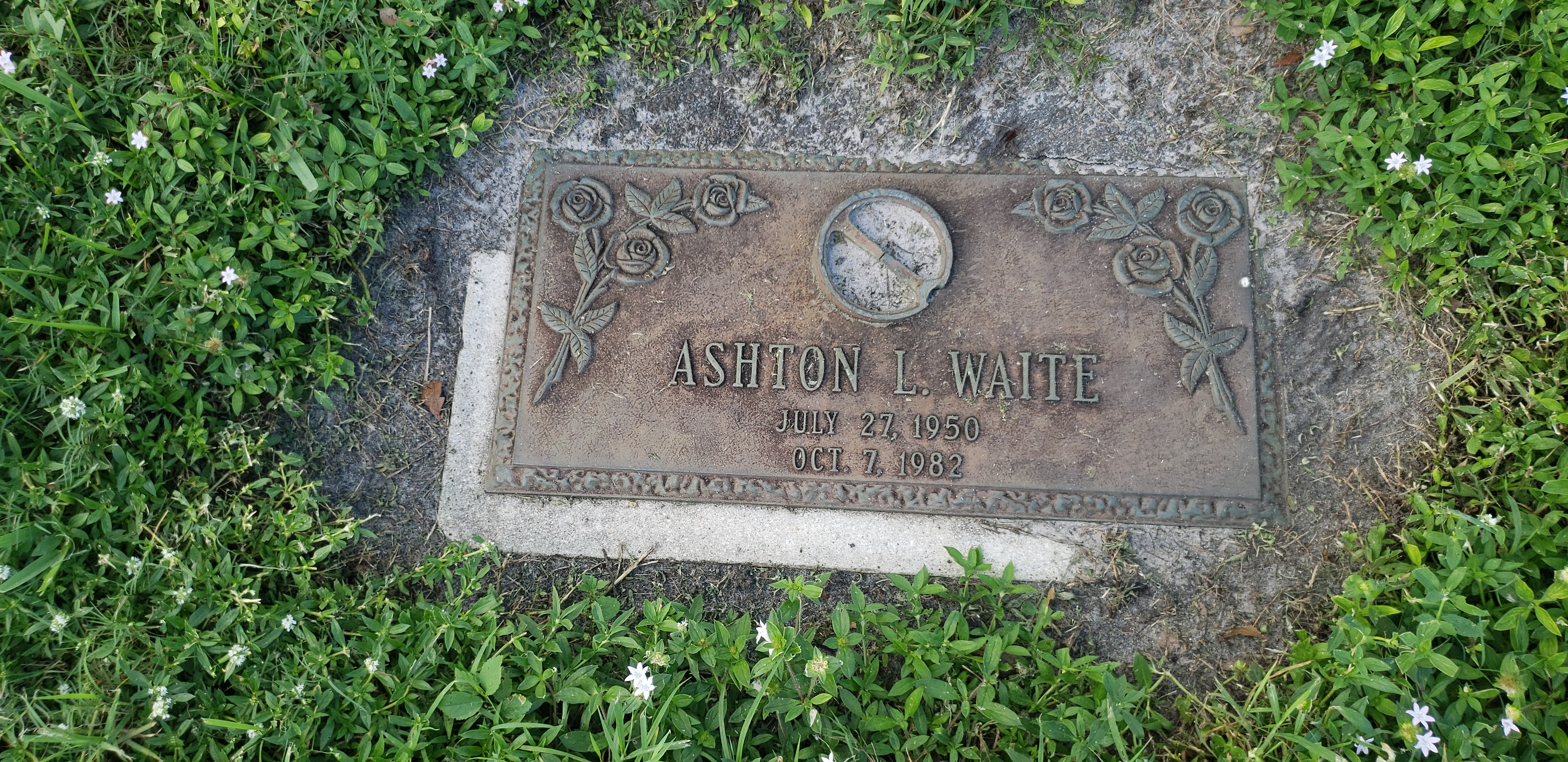 Ashton L Waite