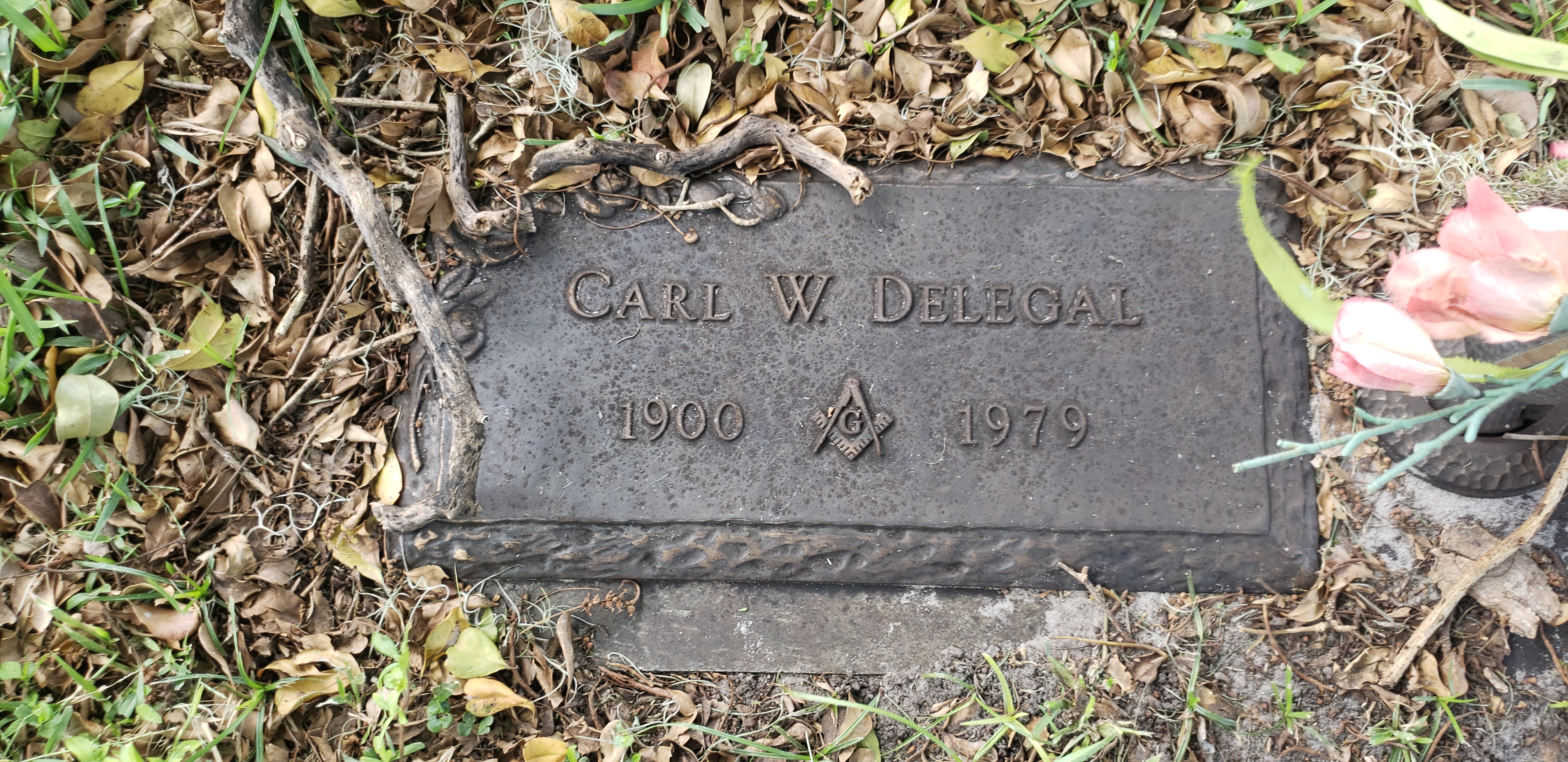 Carl W Delegal
