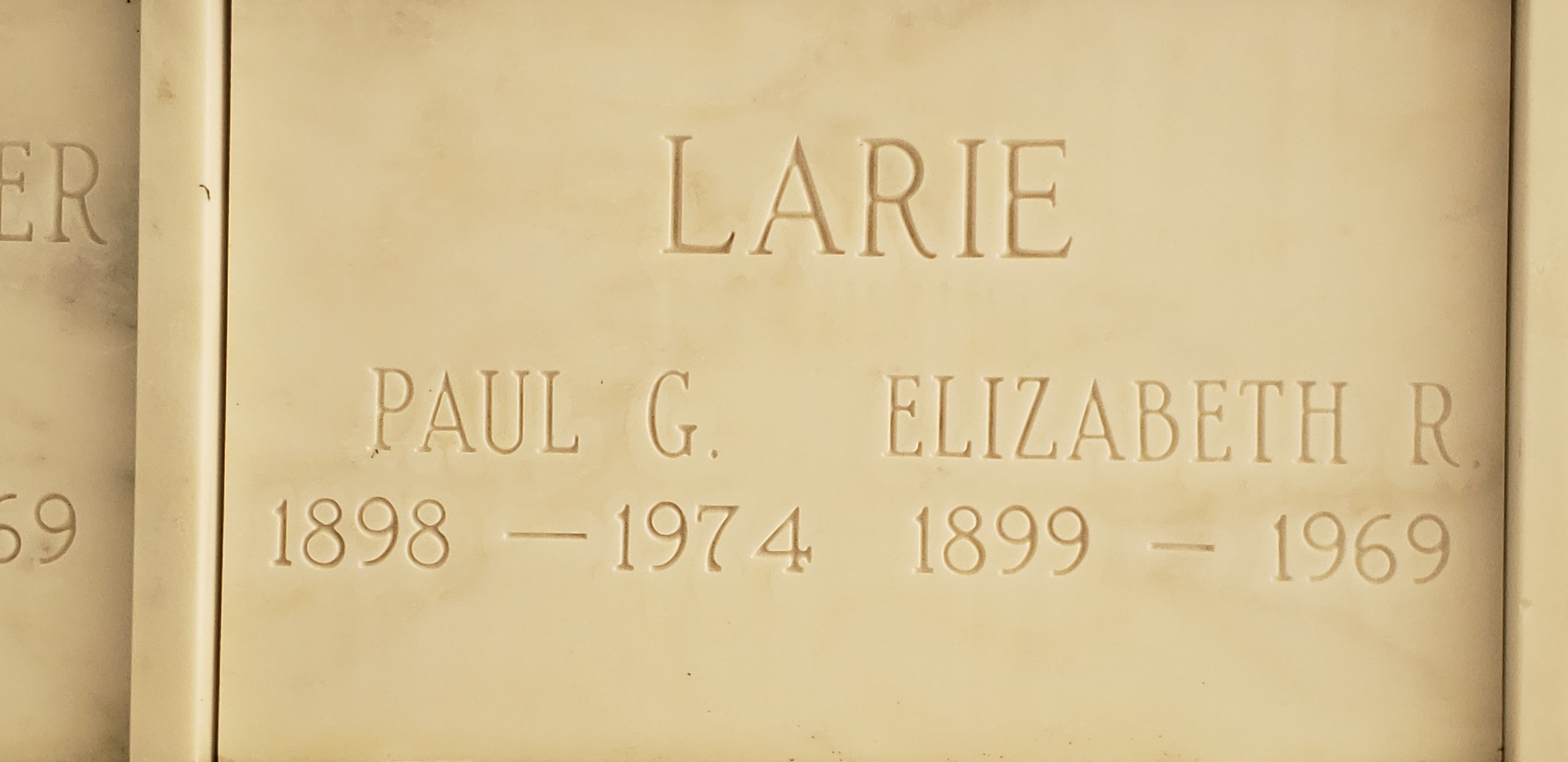 Elizabeth R Larie