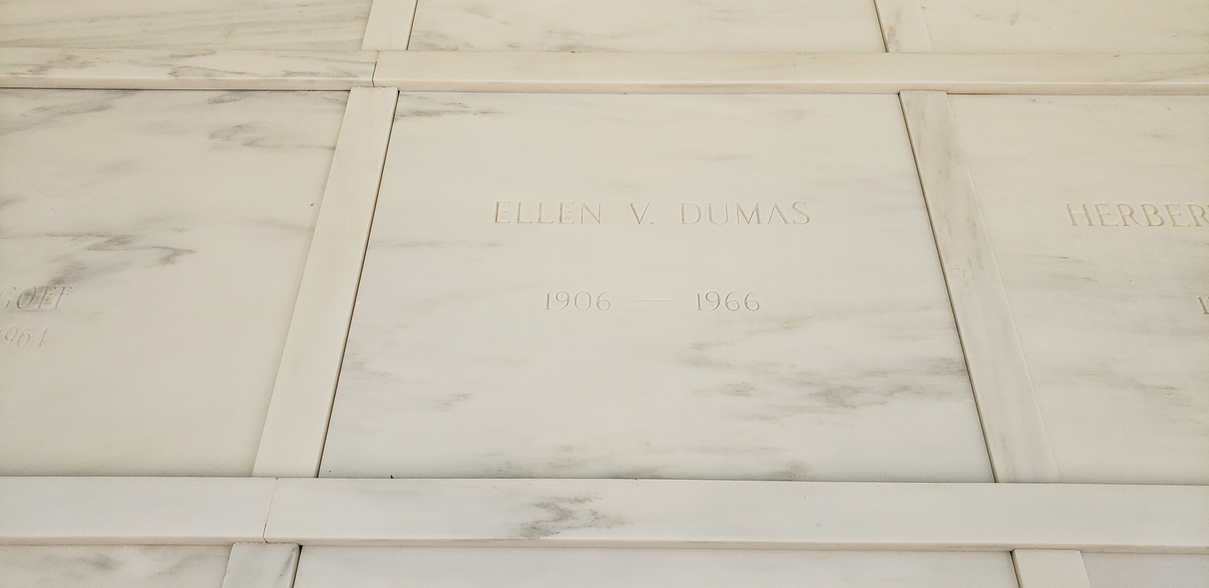 Ellen V Dumas