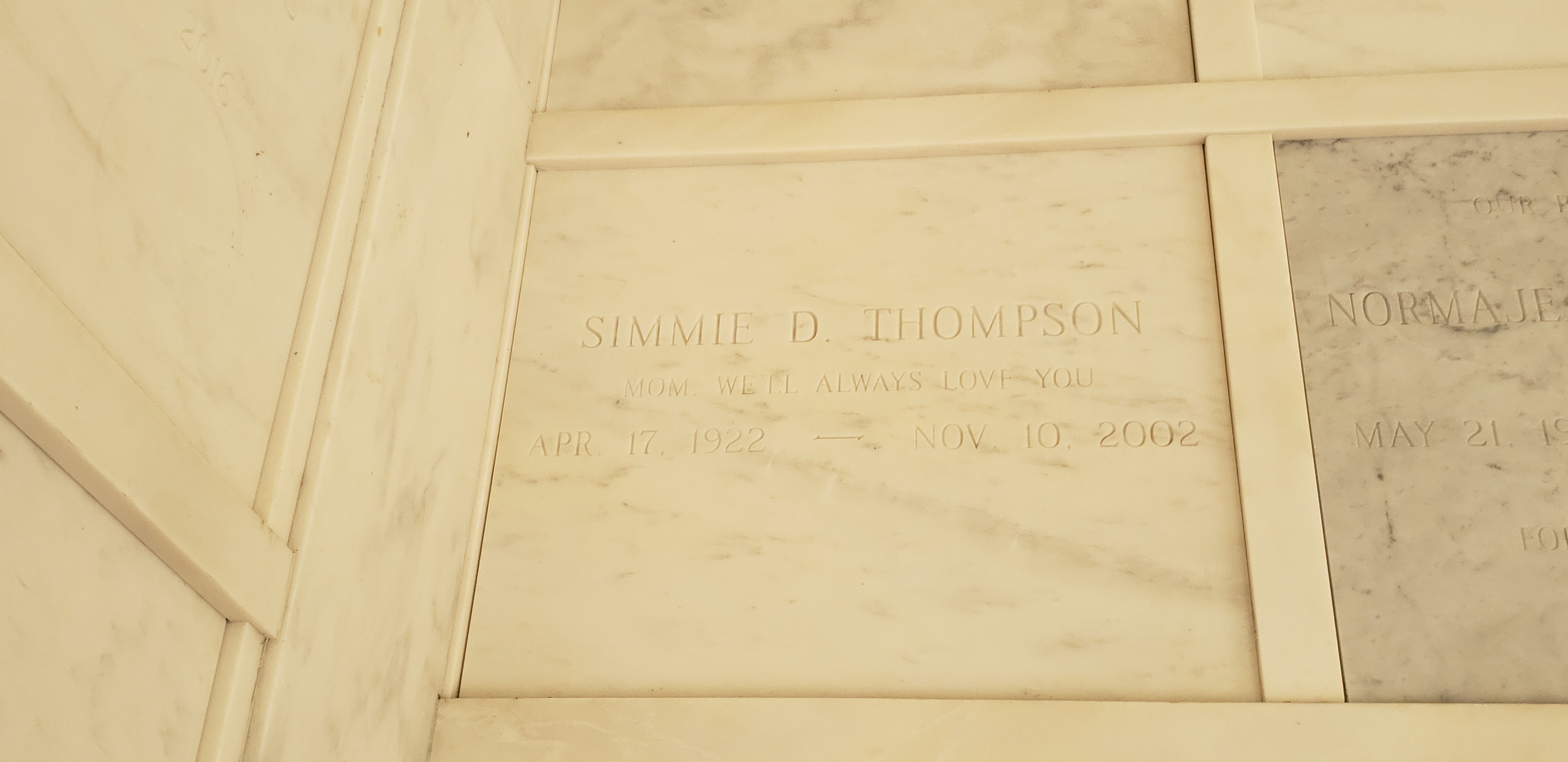 Simmie D Thompson