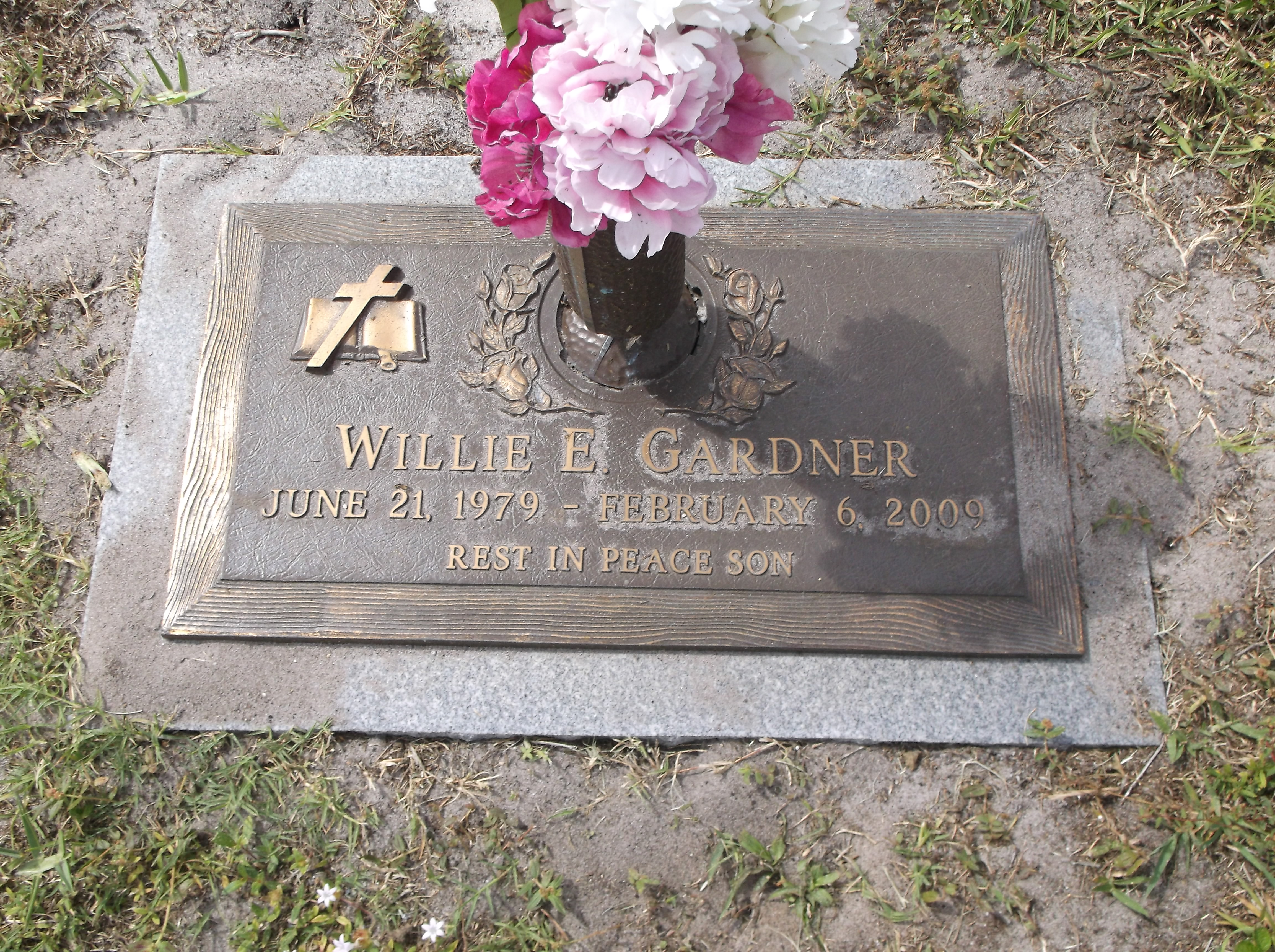Willie E Gardner