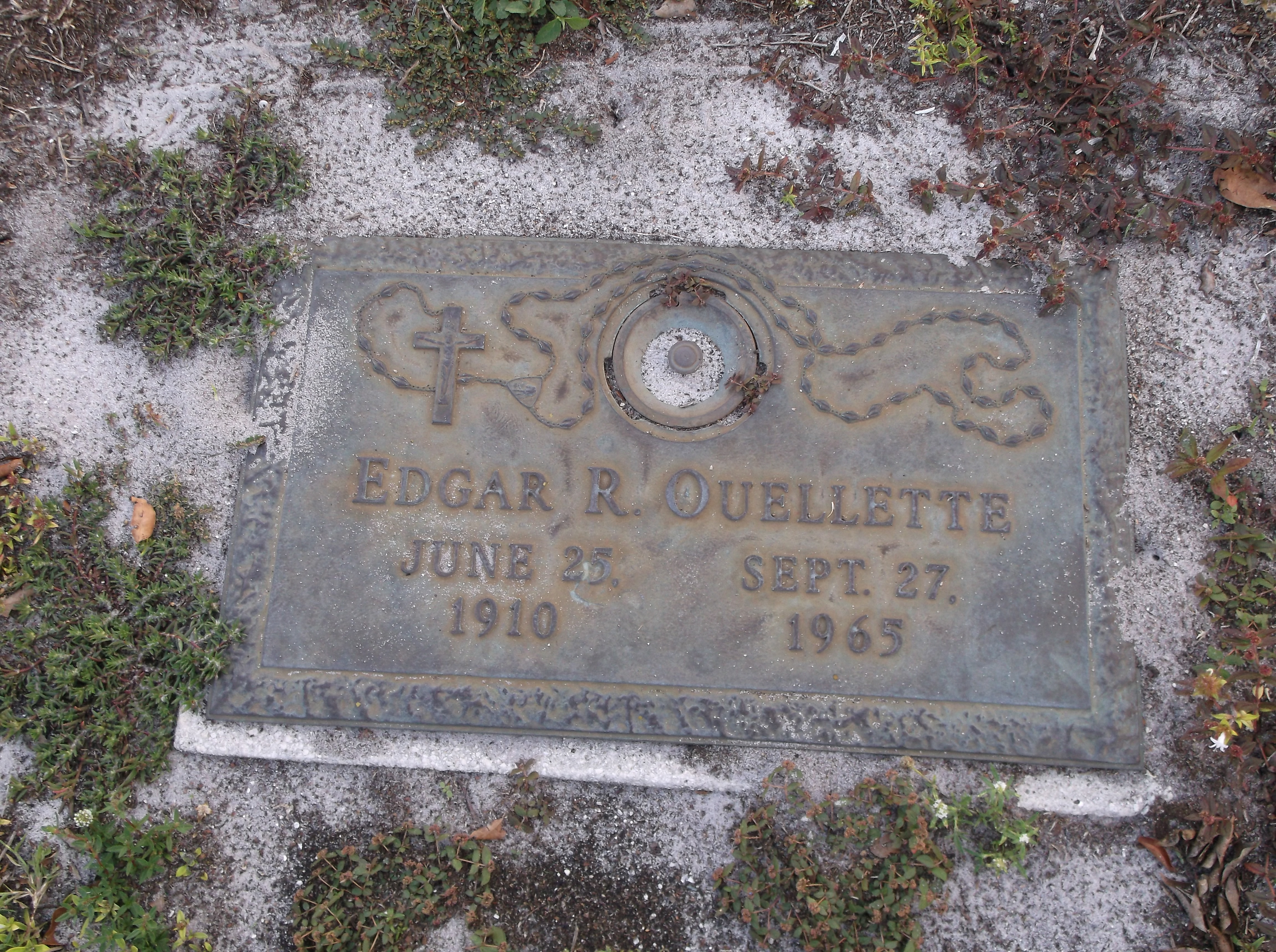 Edgar R Ouellette