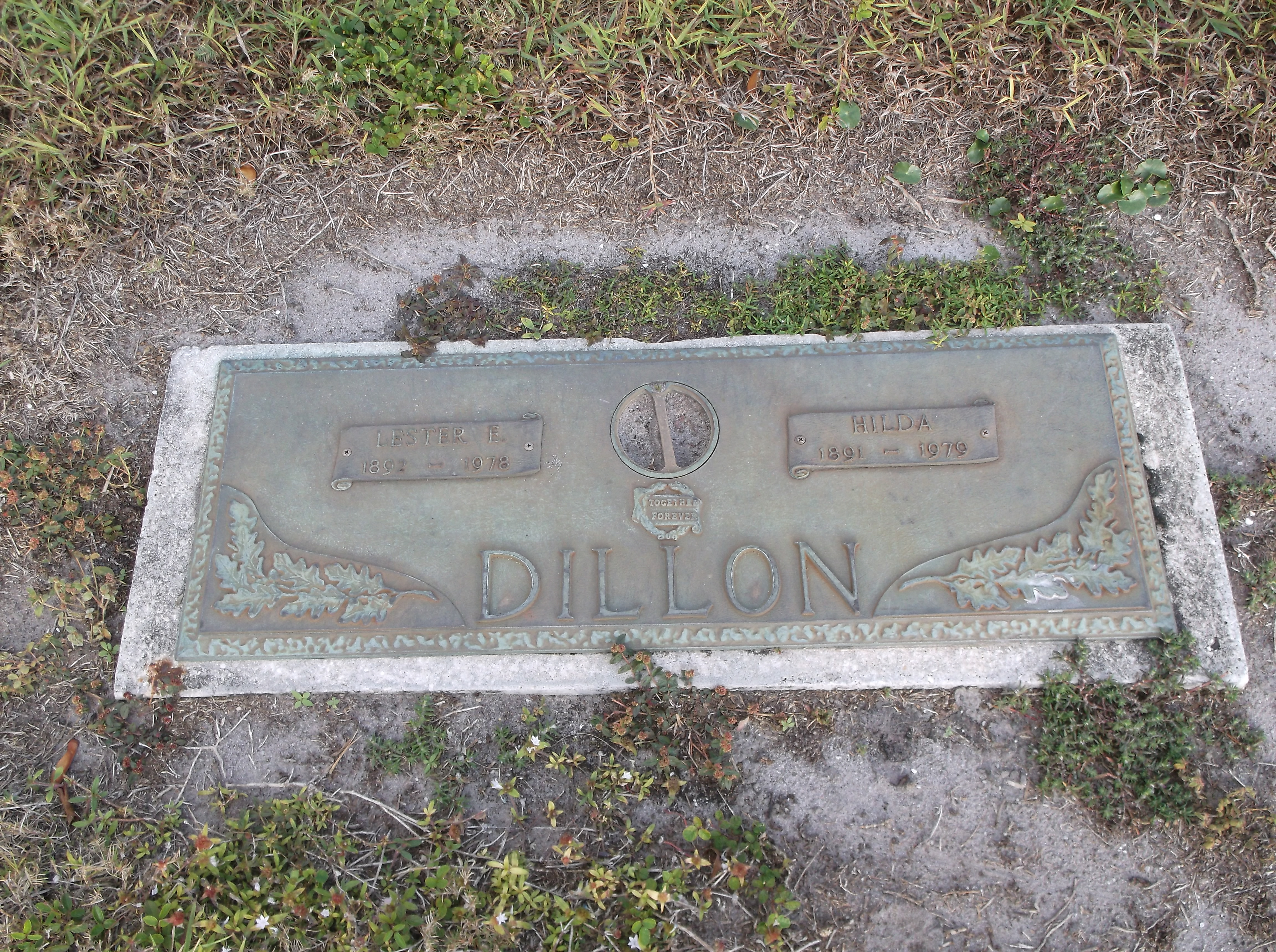 Lester E Dillon