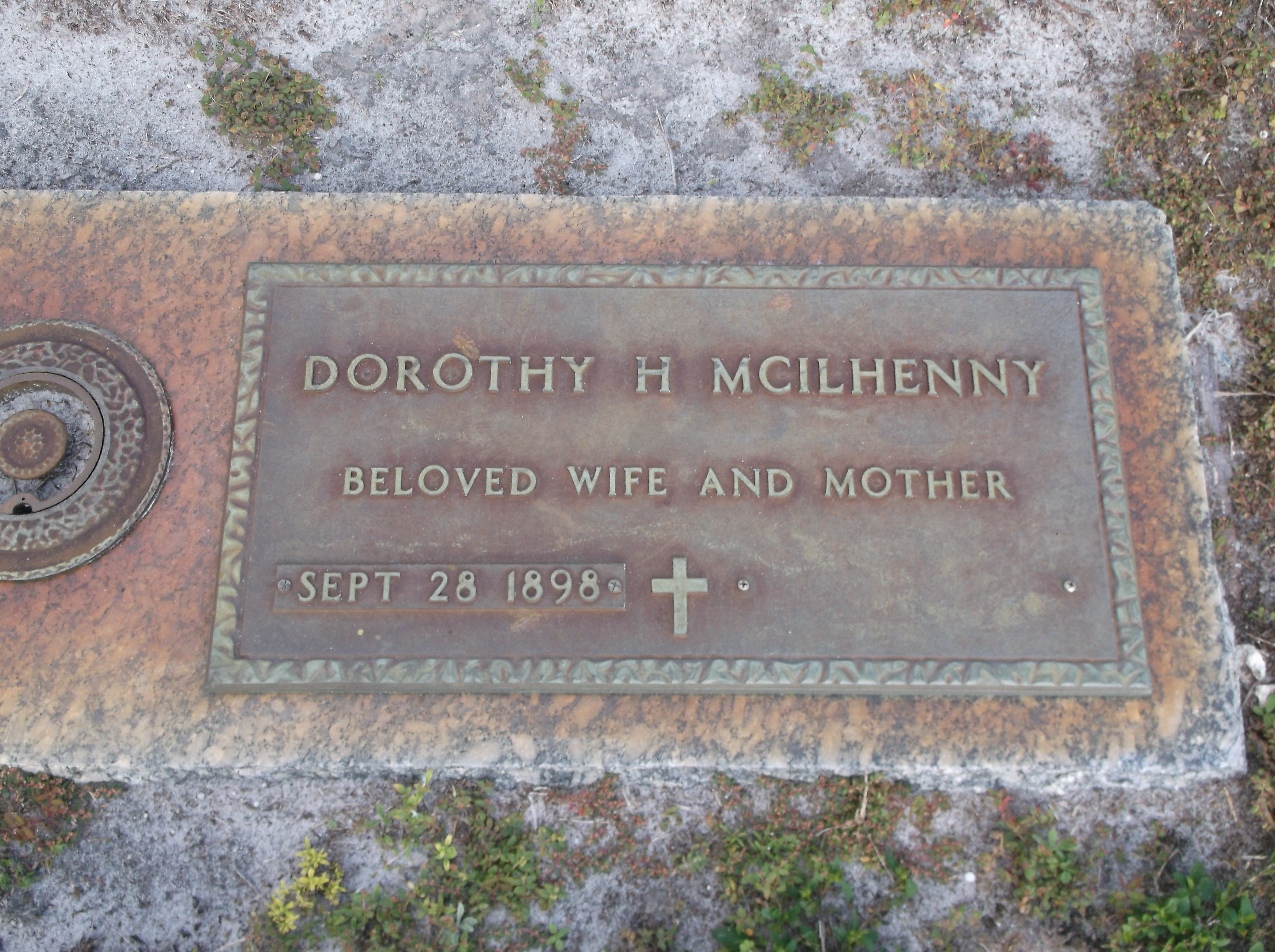 Dorothy H McIlhenny