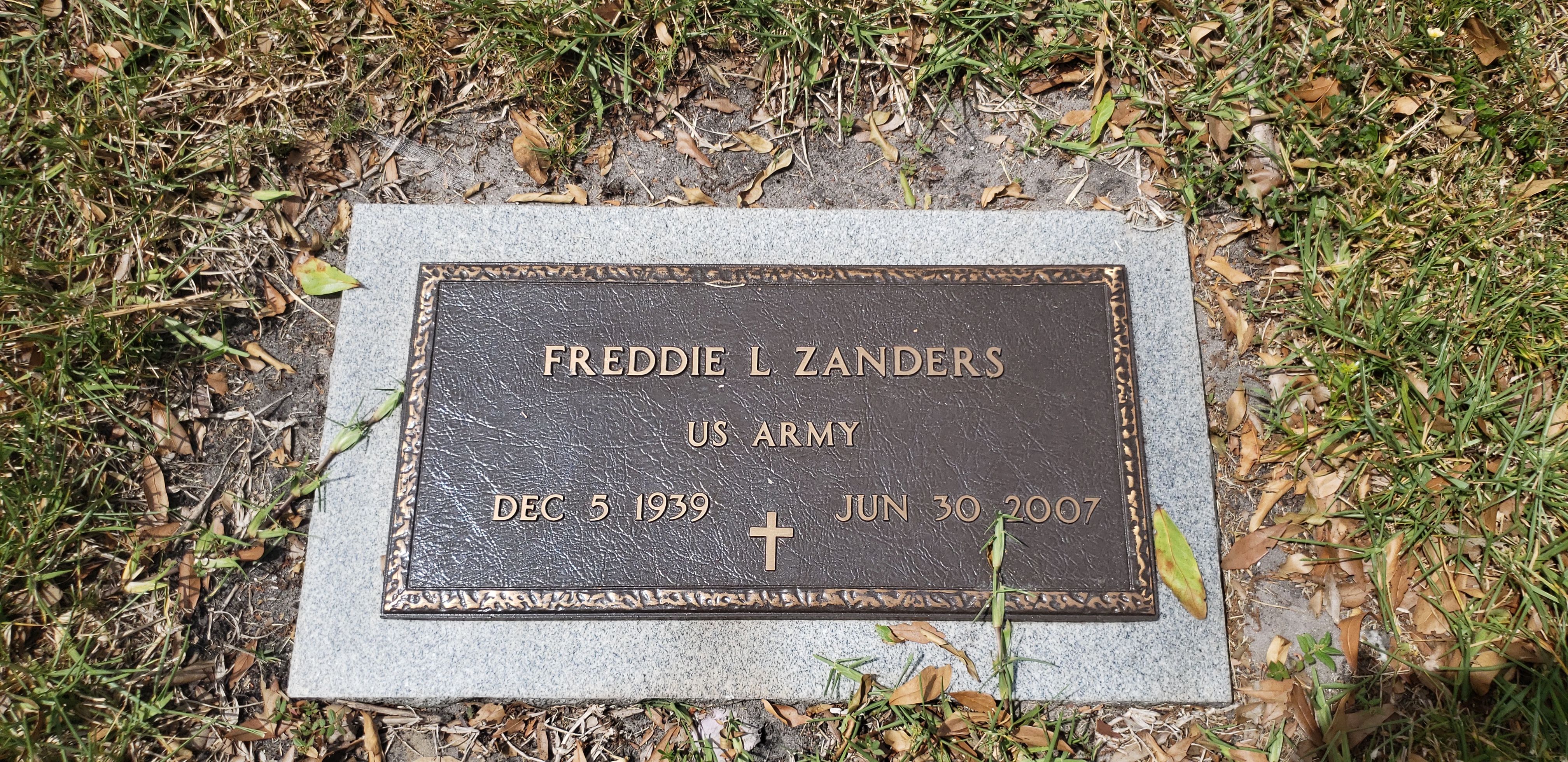 Freddie L Zanders