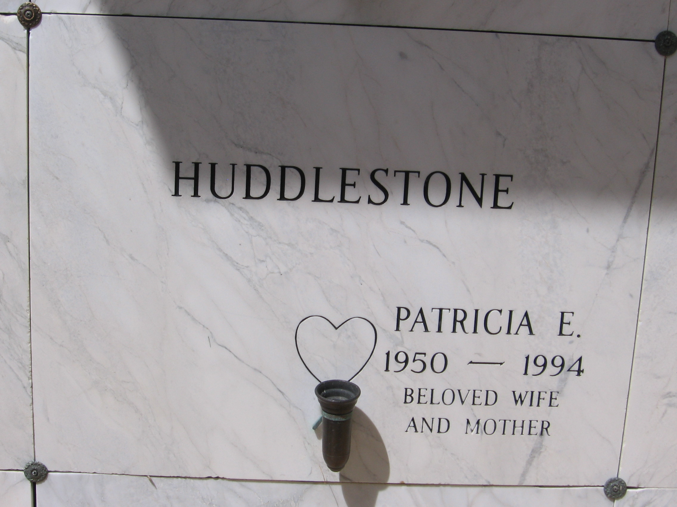 Patricia E Huddlestone