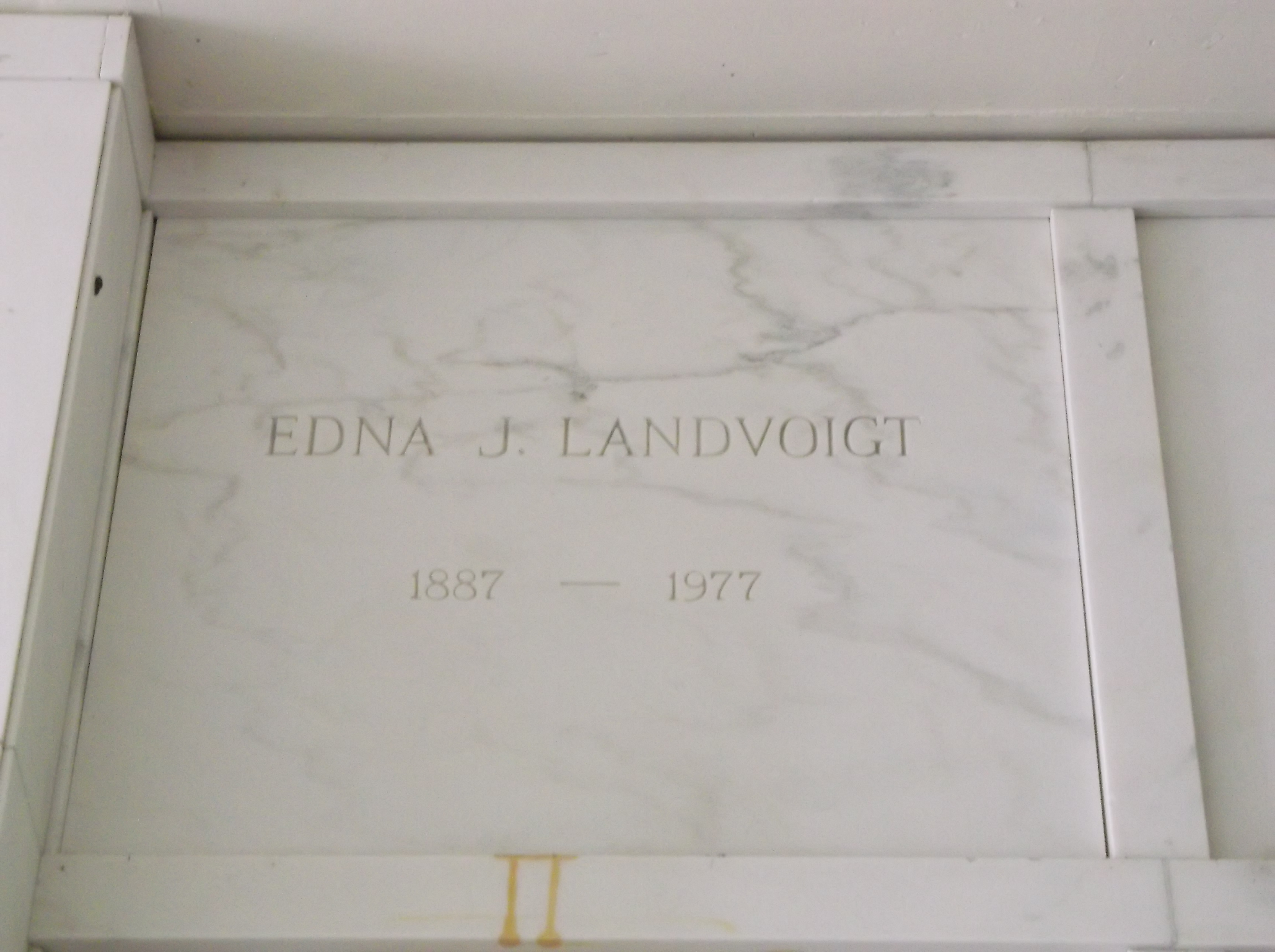 Edna J Landvoigt
