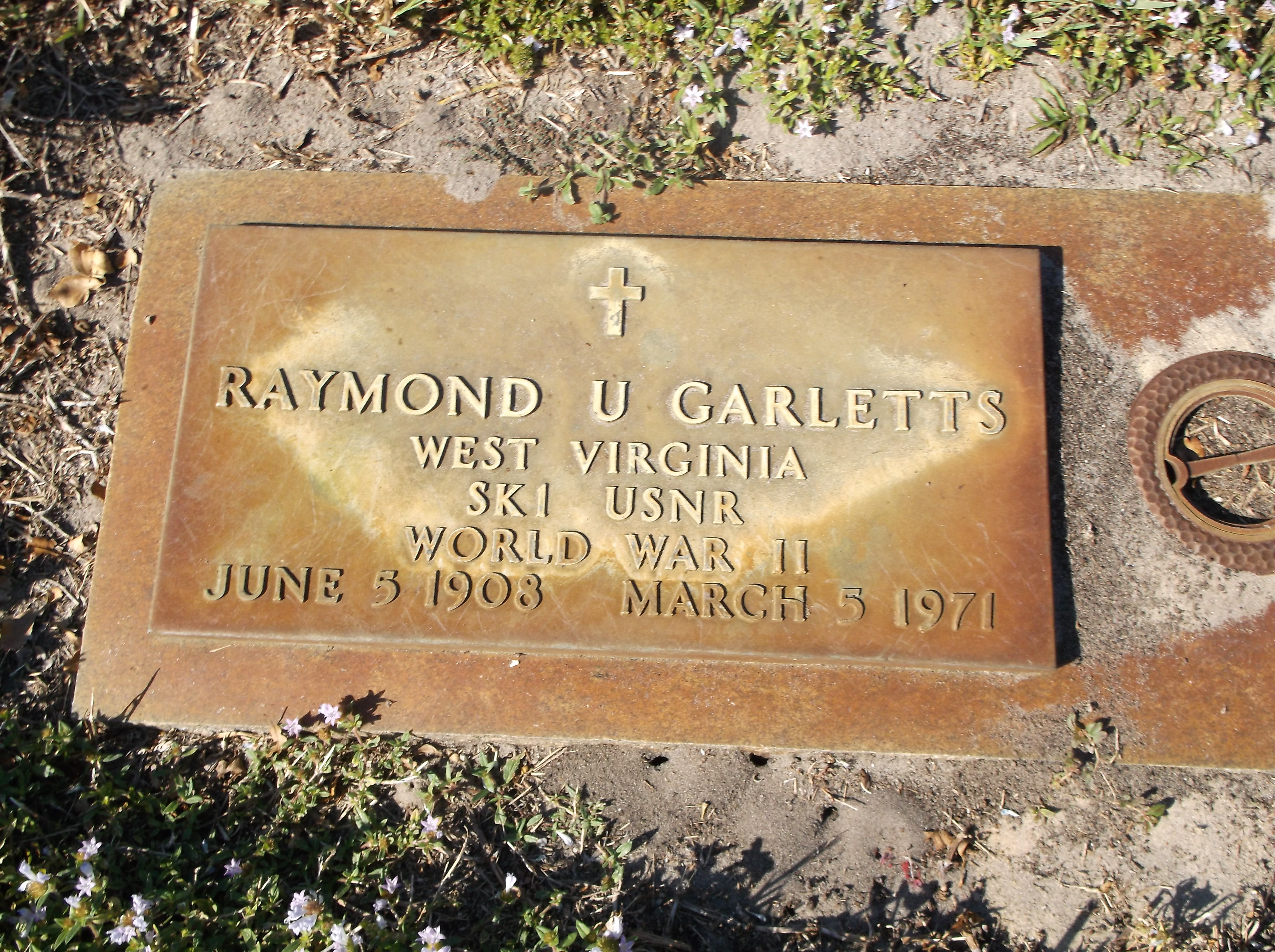 Raymond U Garletts