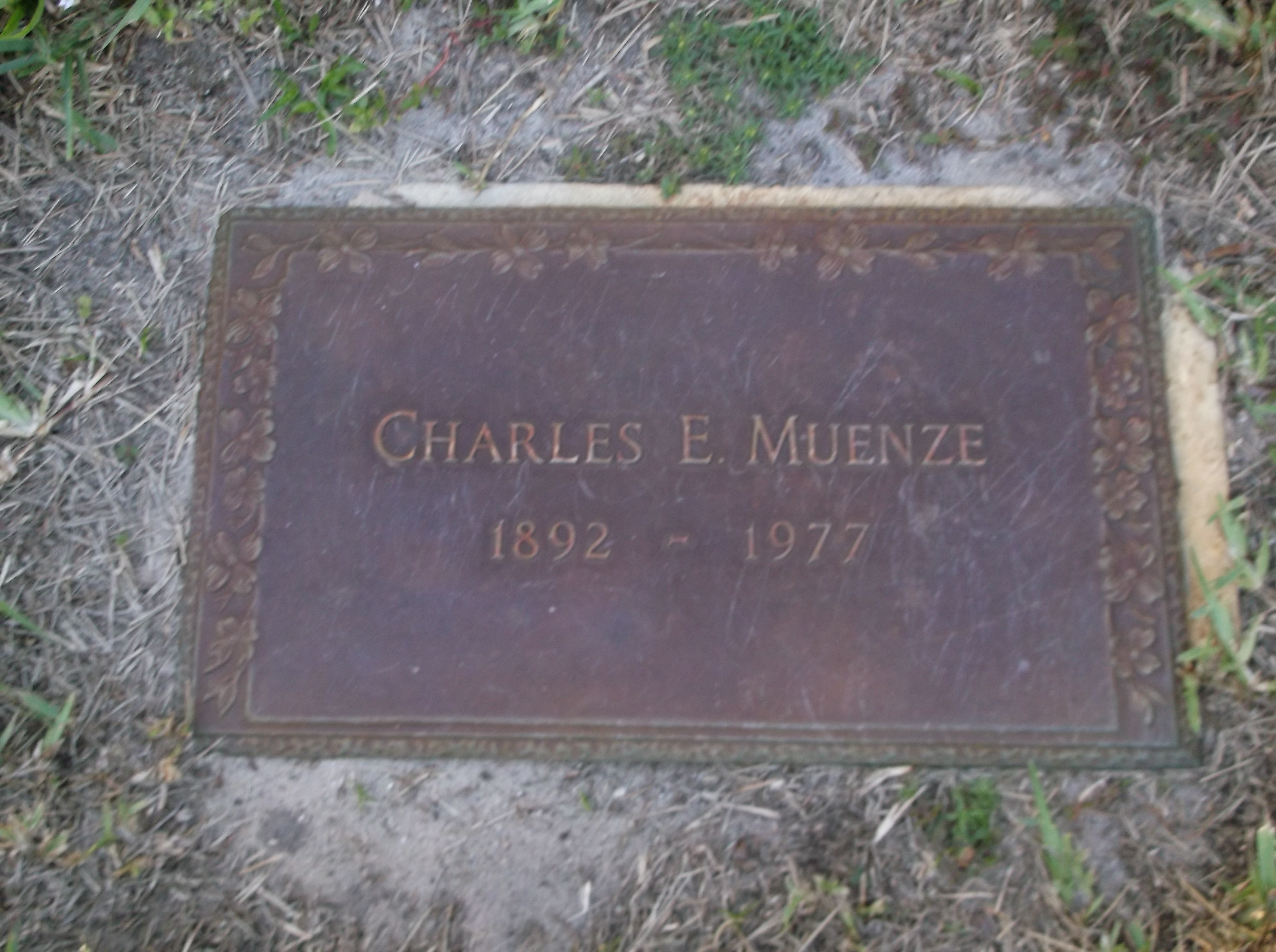 Charles E Muenze