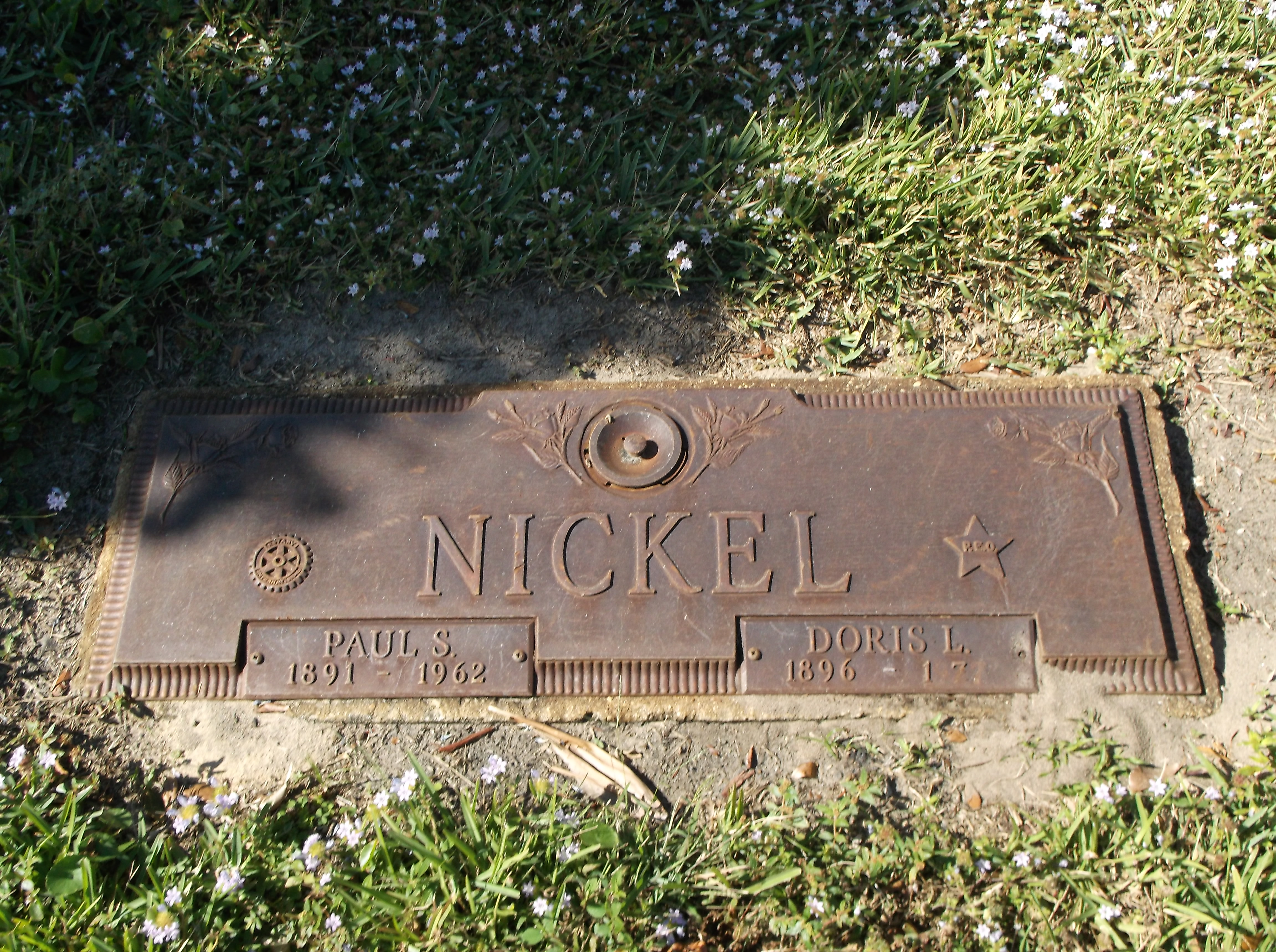 Doris L Nickel