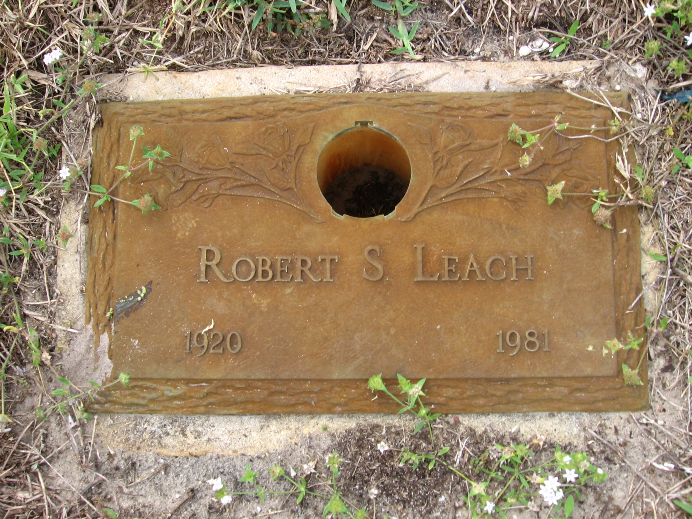 Robert S Leach
