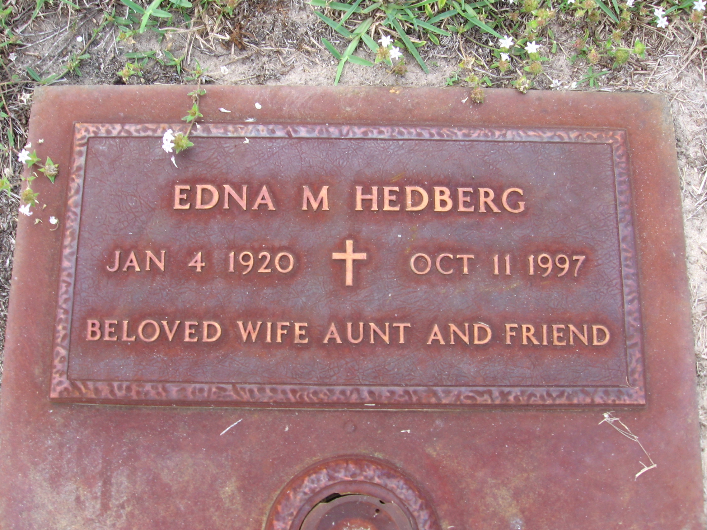 Edna M Hedberg