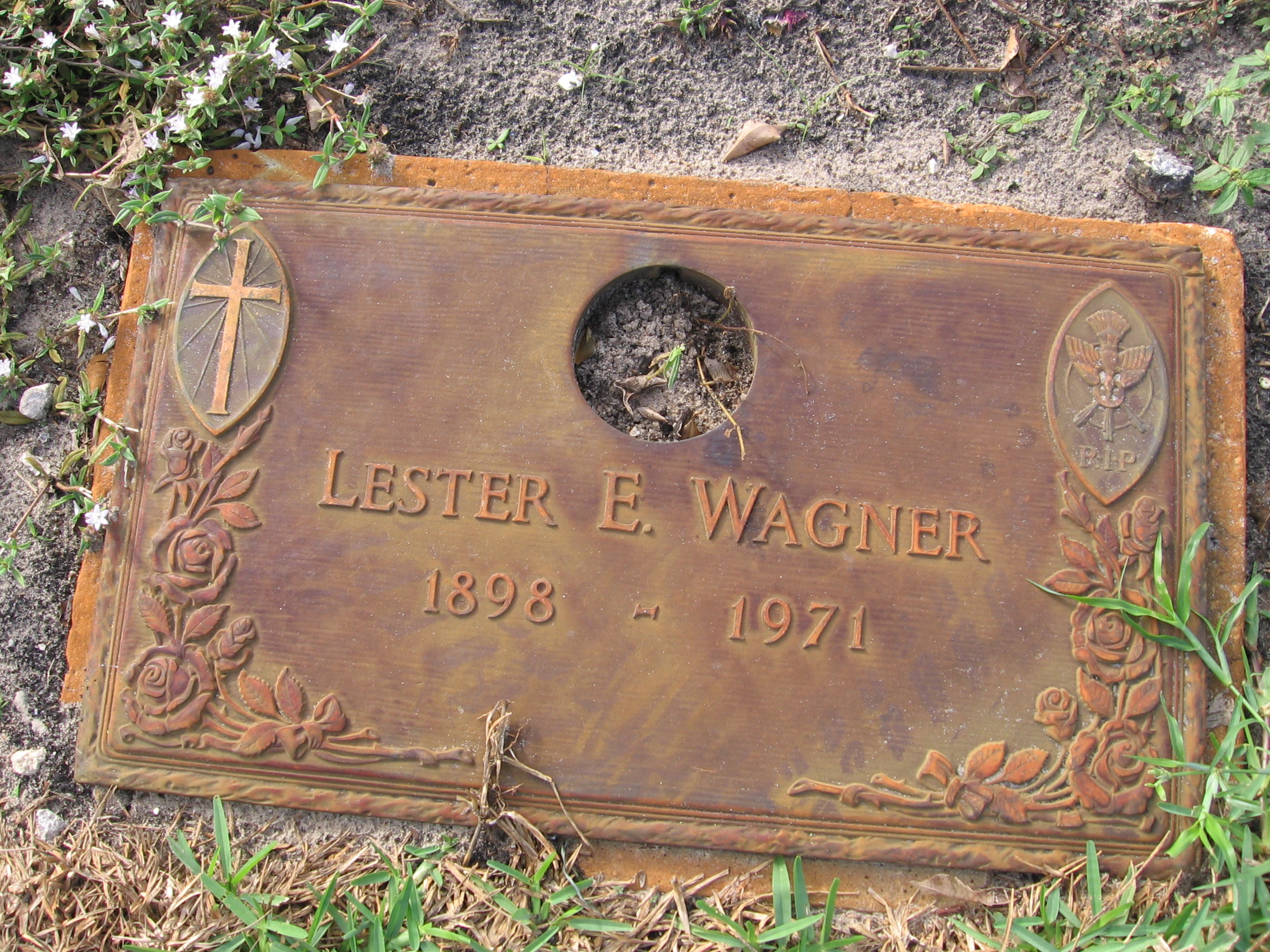 Lester E Wagner