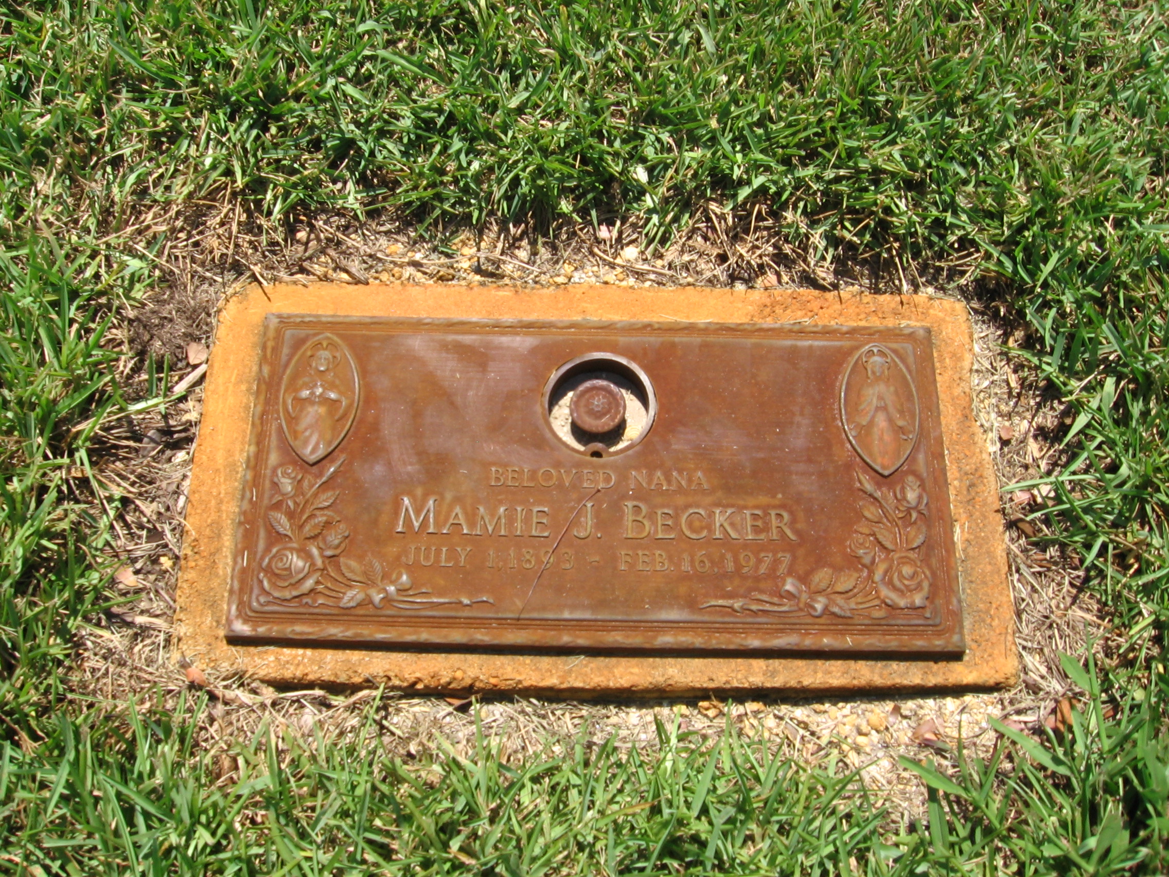 Mamie J Becker