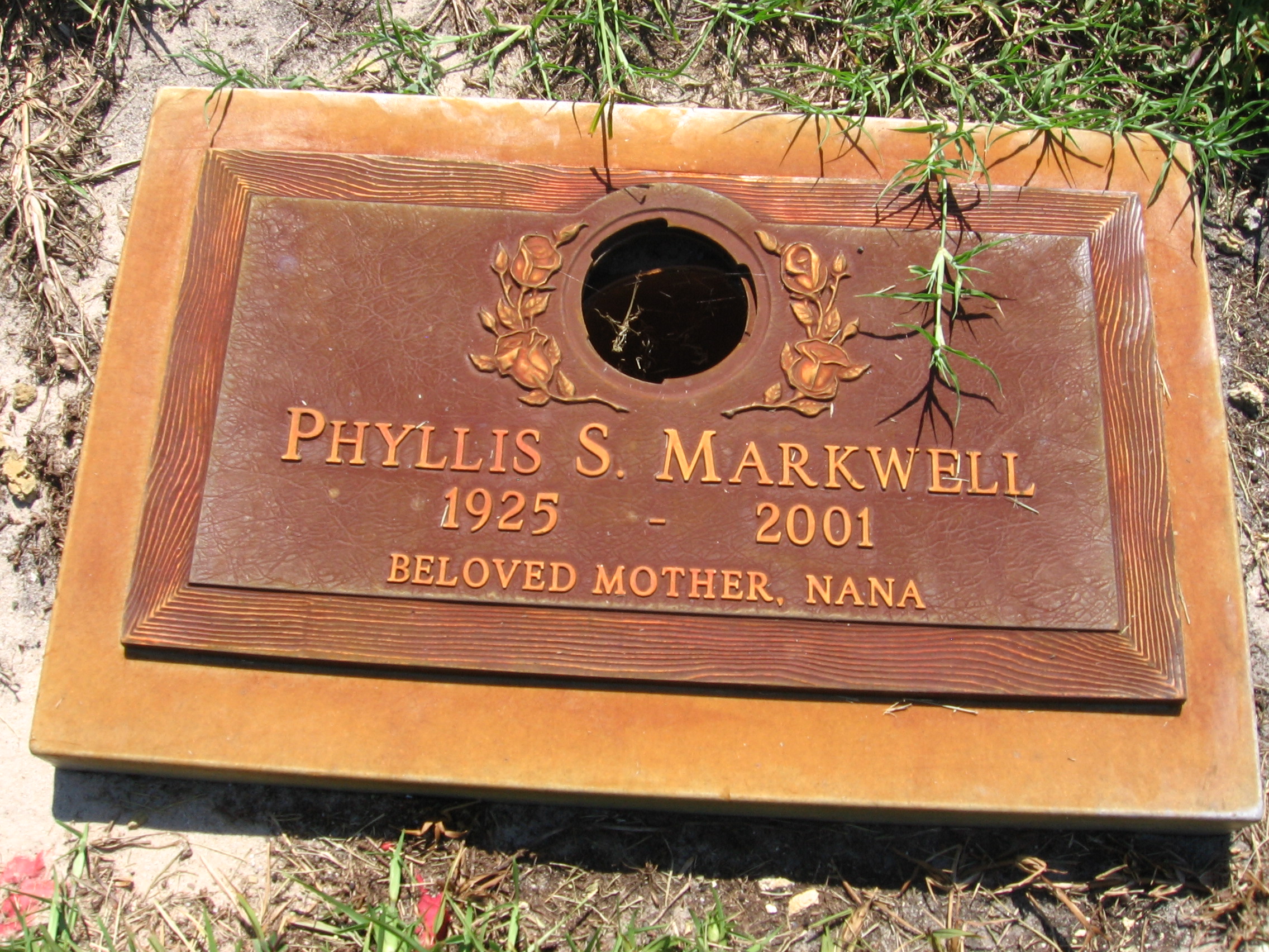 Phyllis S Markwell