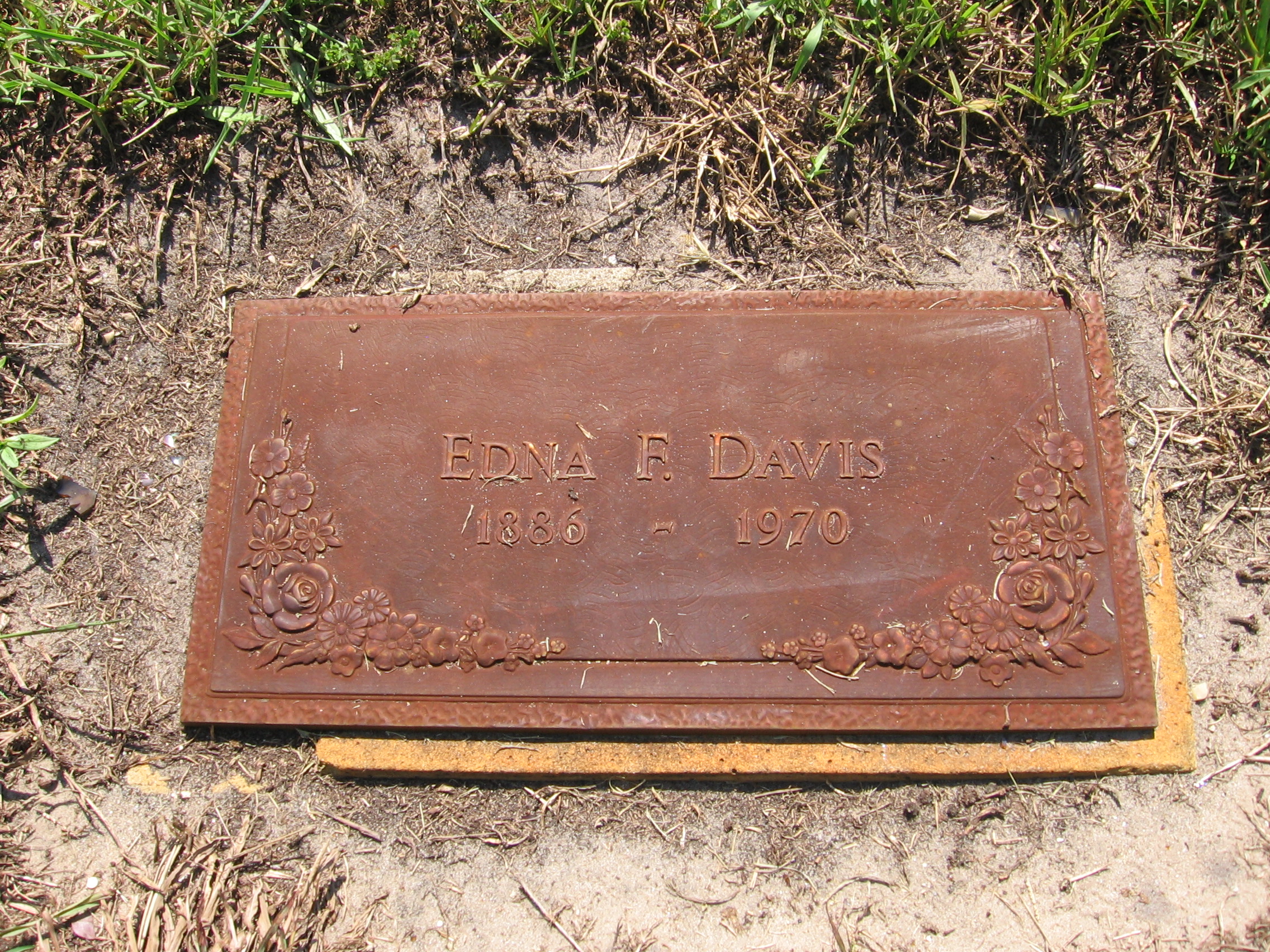 Edna F Davis