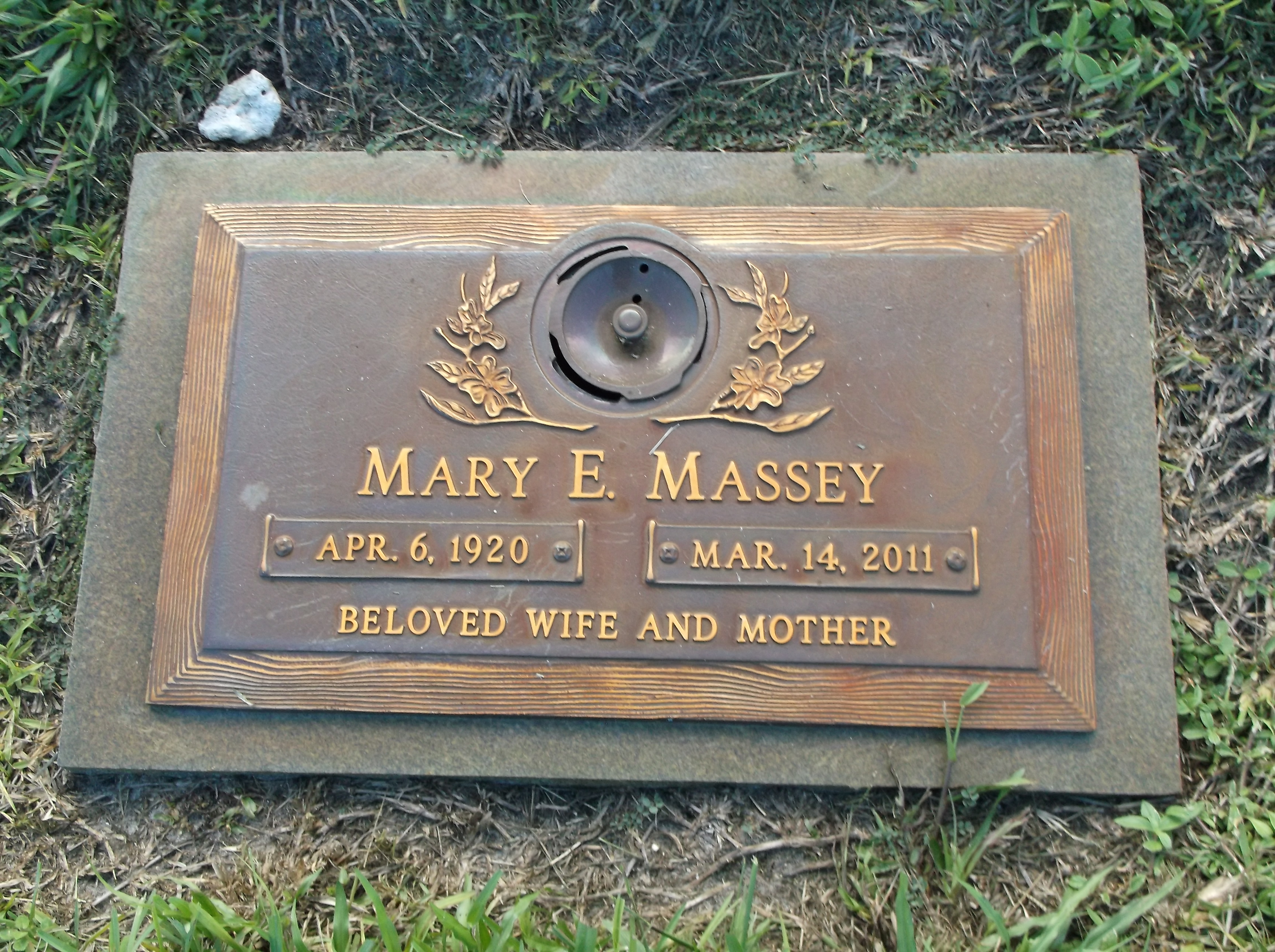 Mary E Massey