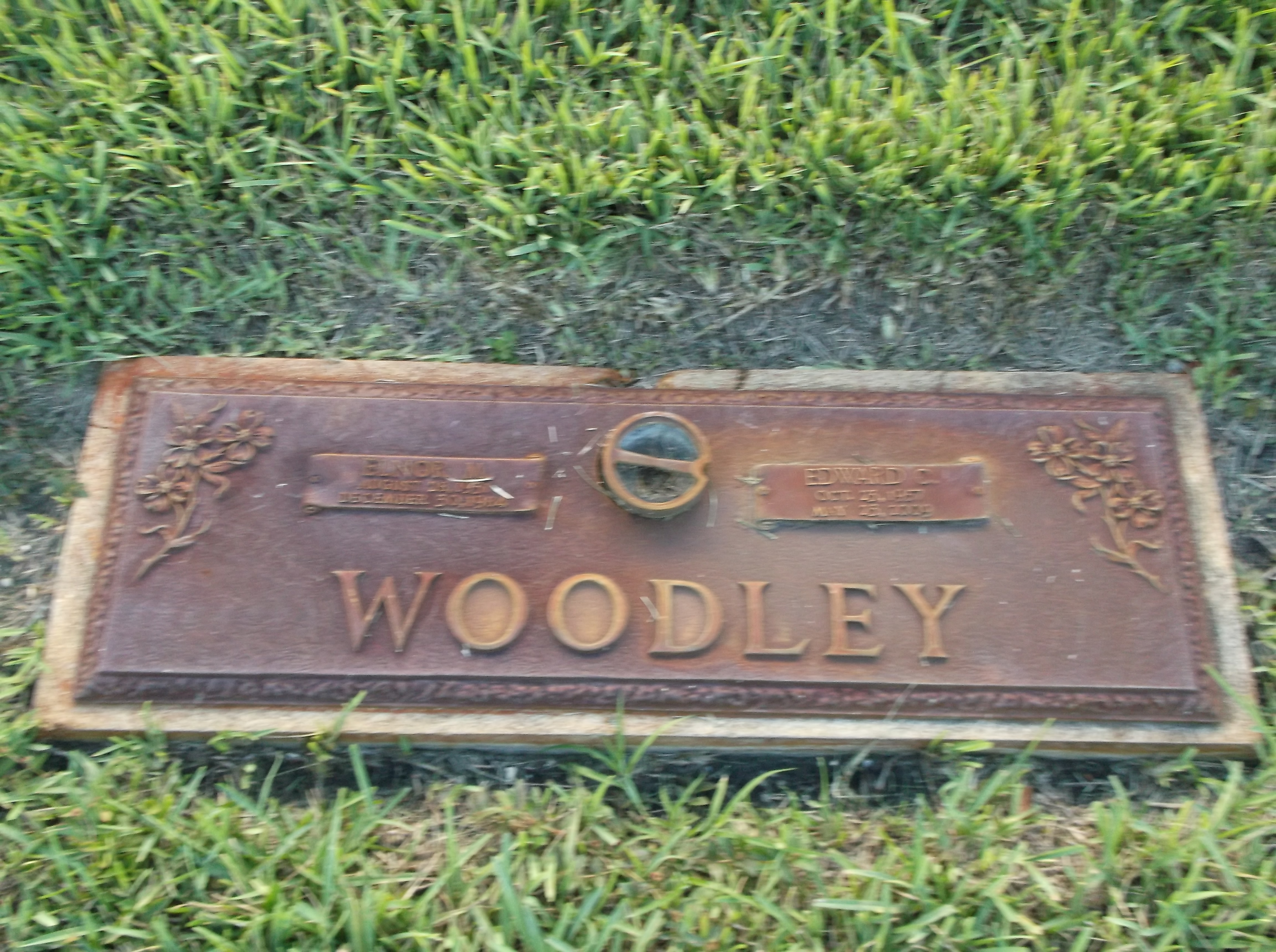Elnor M Woodley