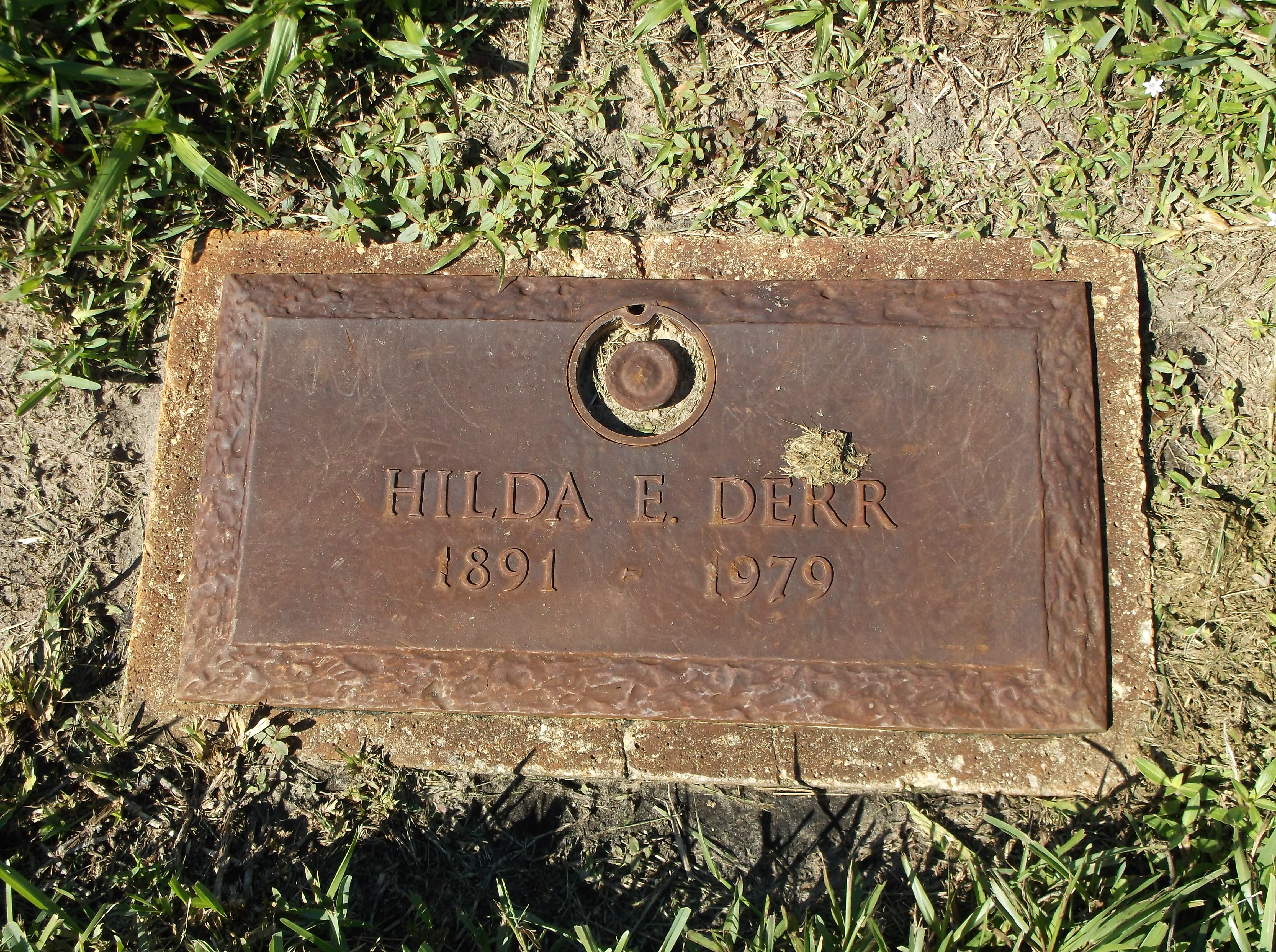 Hilda E Derr