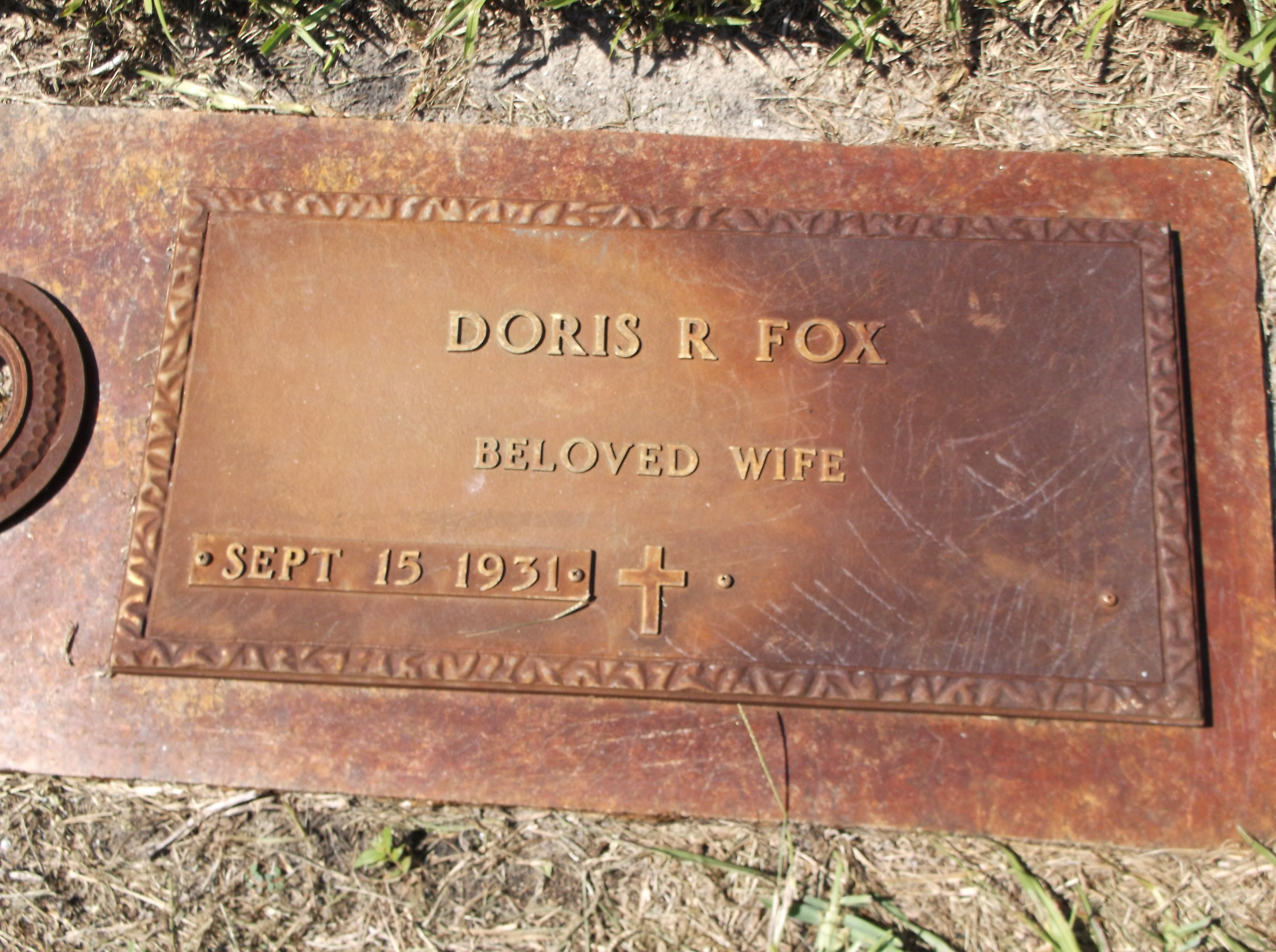 Doris R Fox