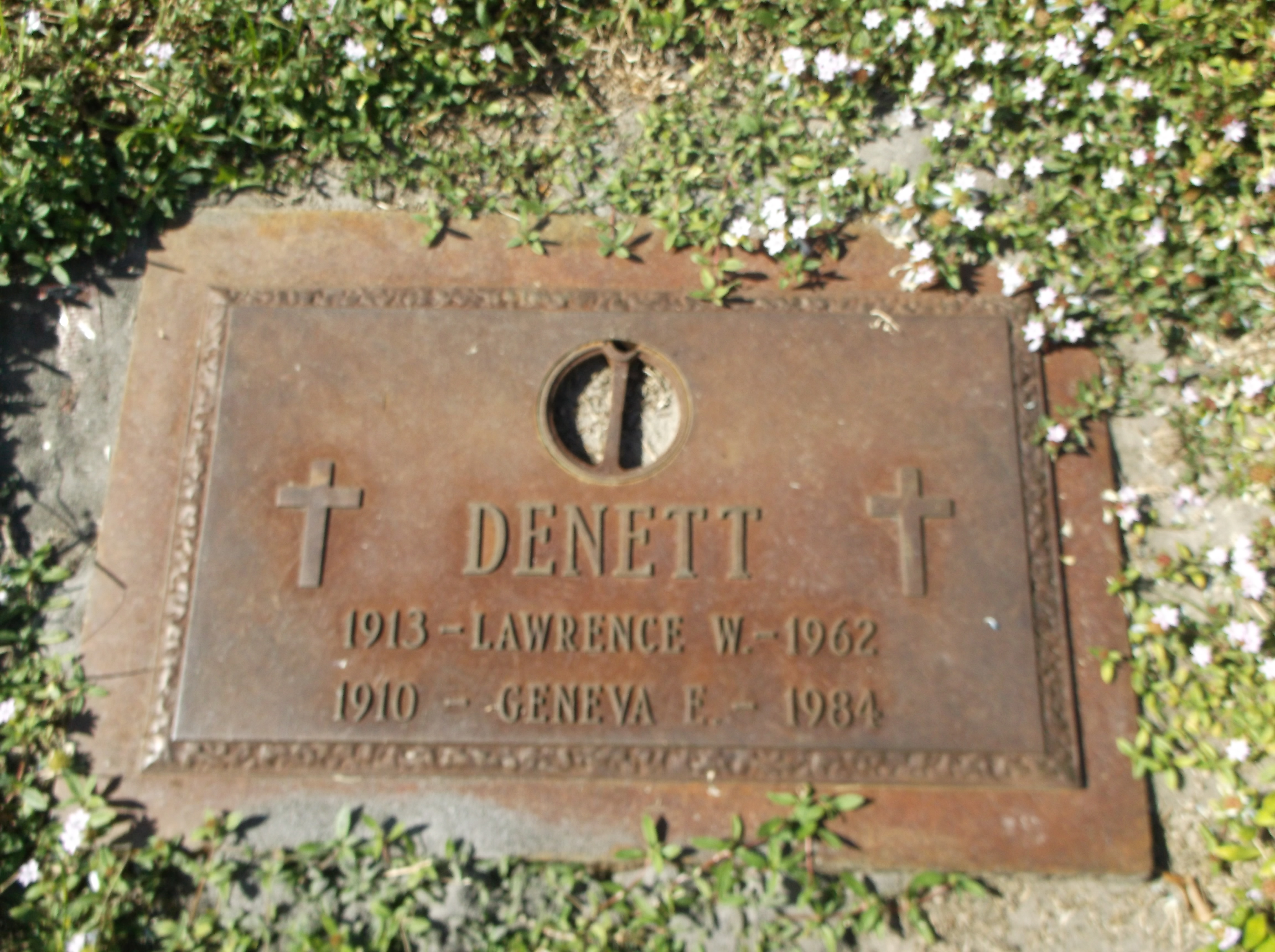 Lawrence W Denett