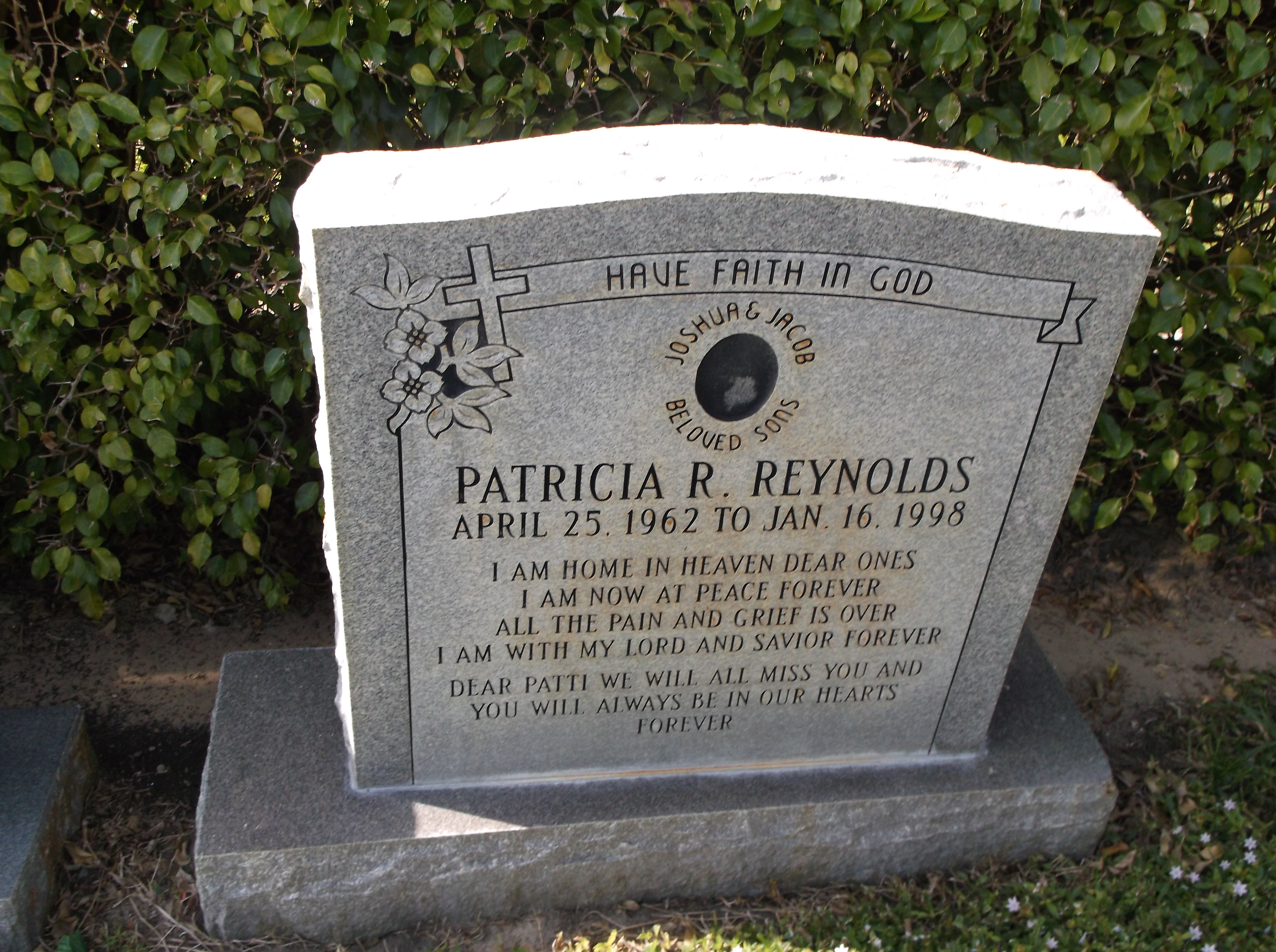 Patricia R Reynolds