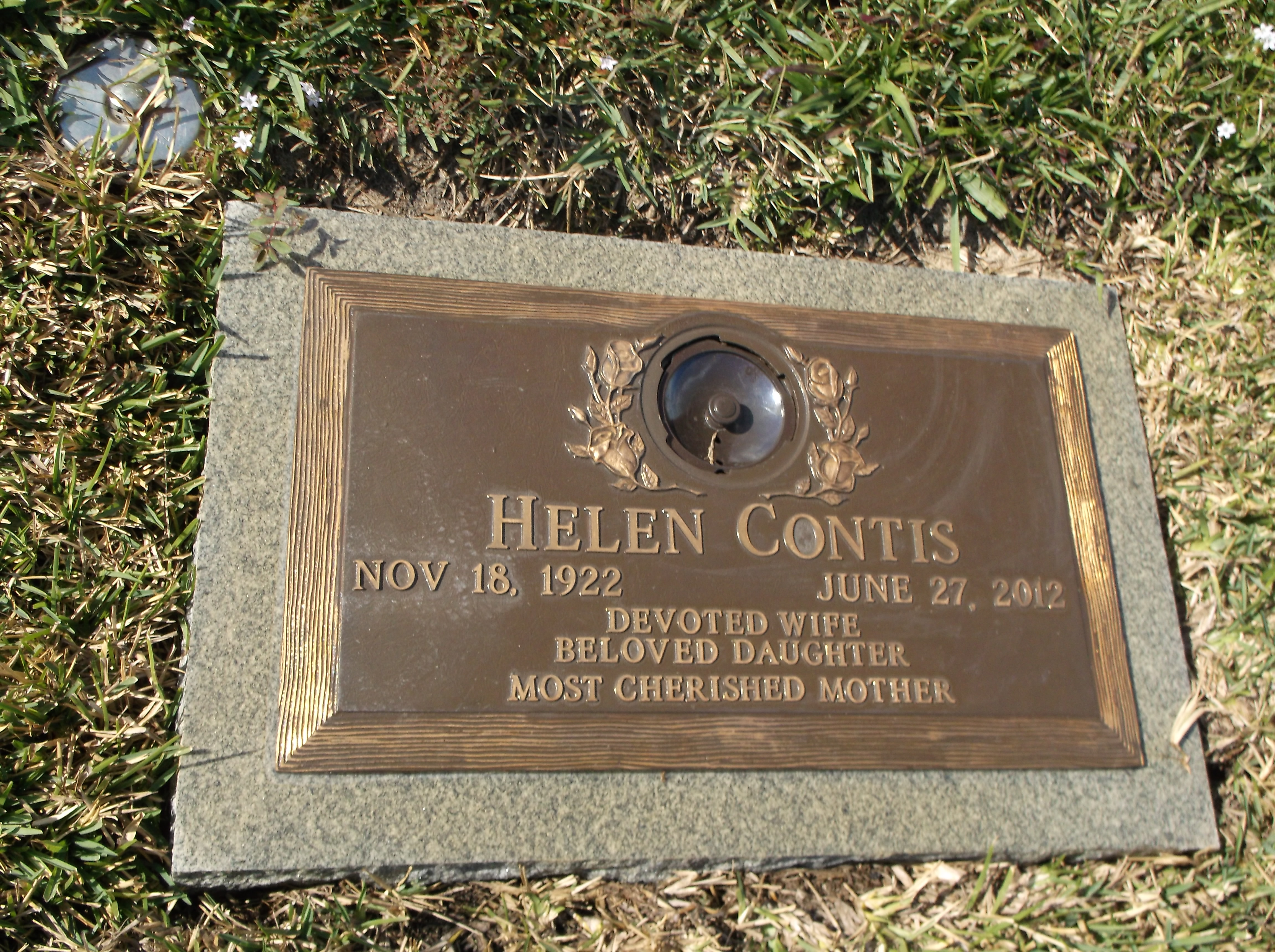 Helen Contis