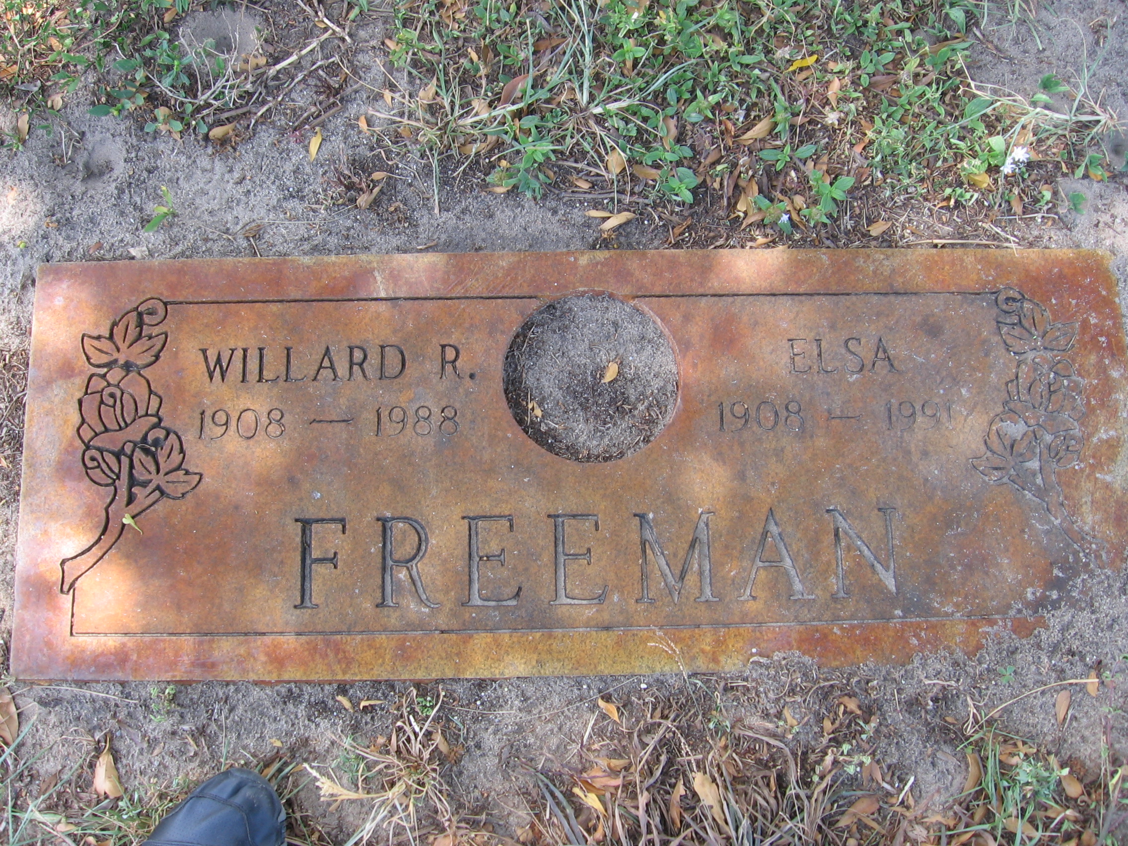 Willard R Freeman