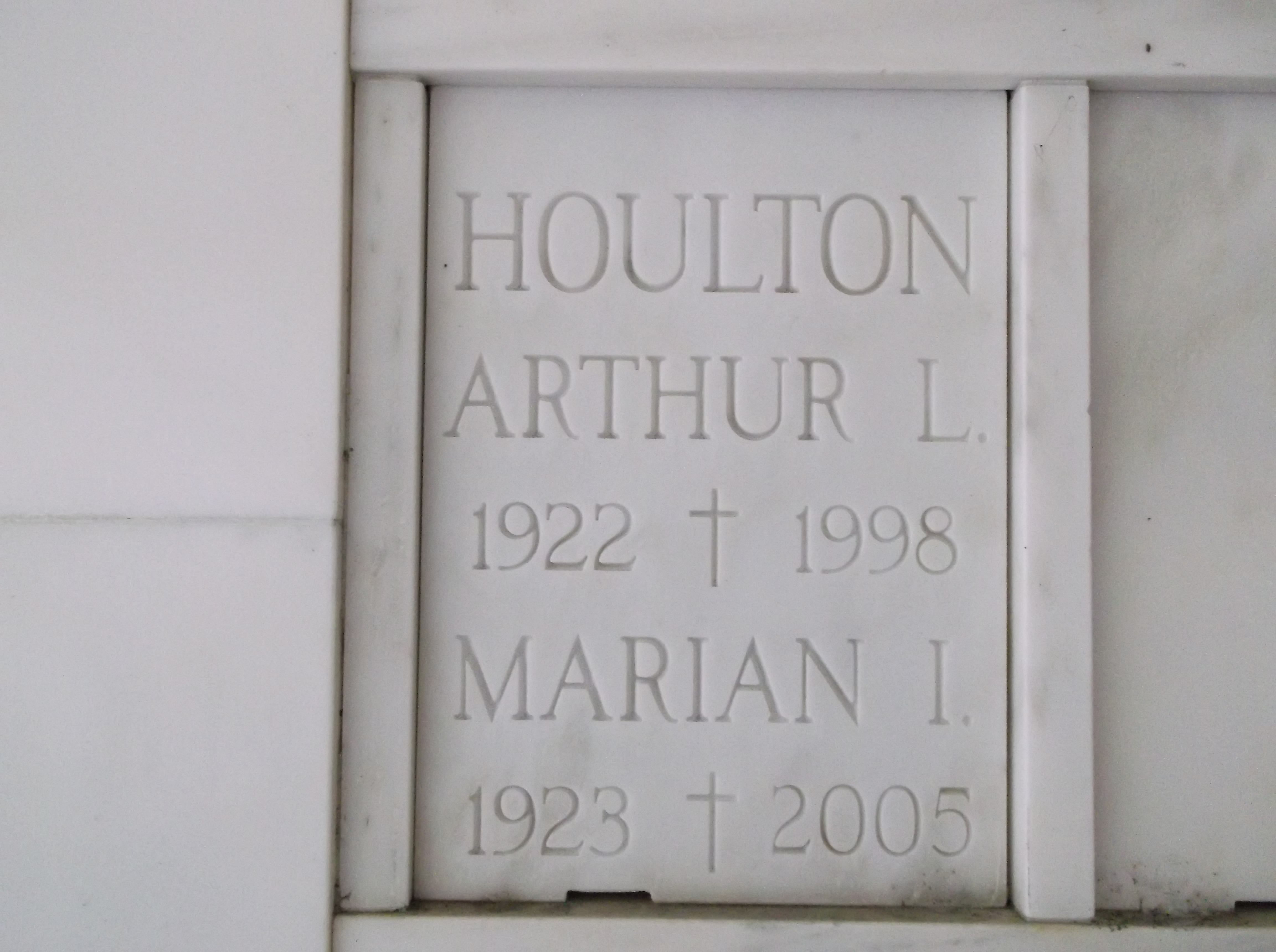 Arthur L Houlton