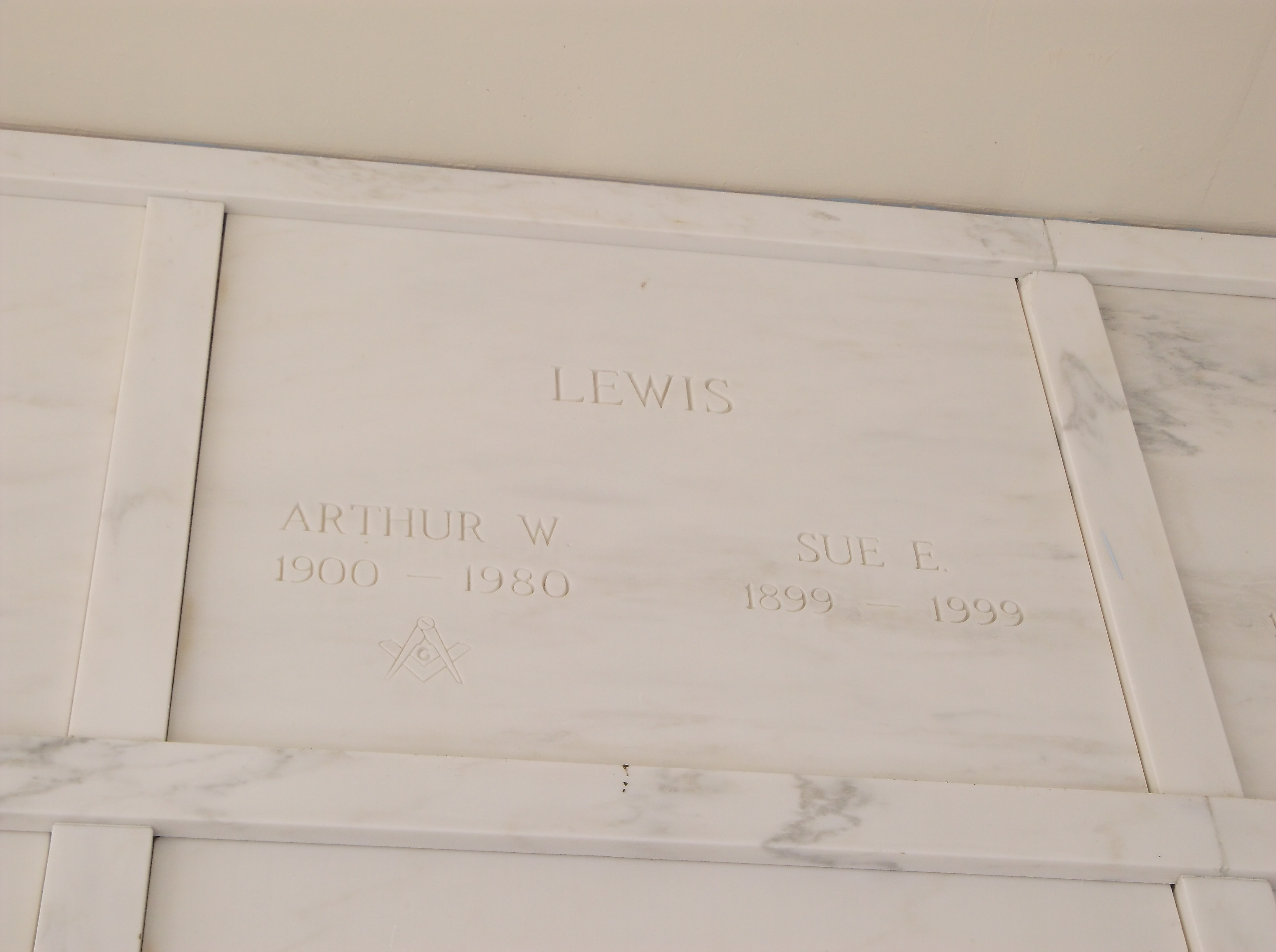 Arthur W Lewis