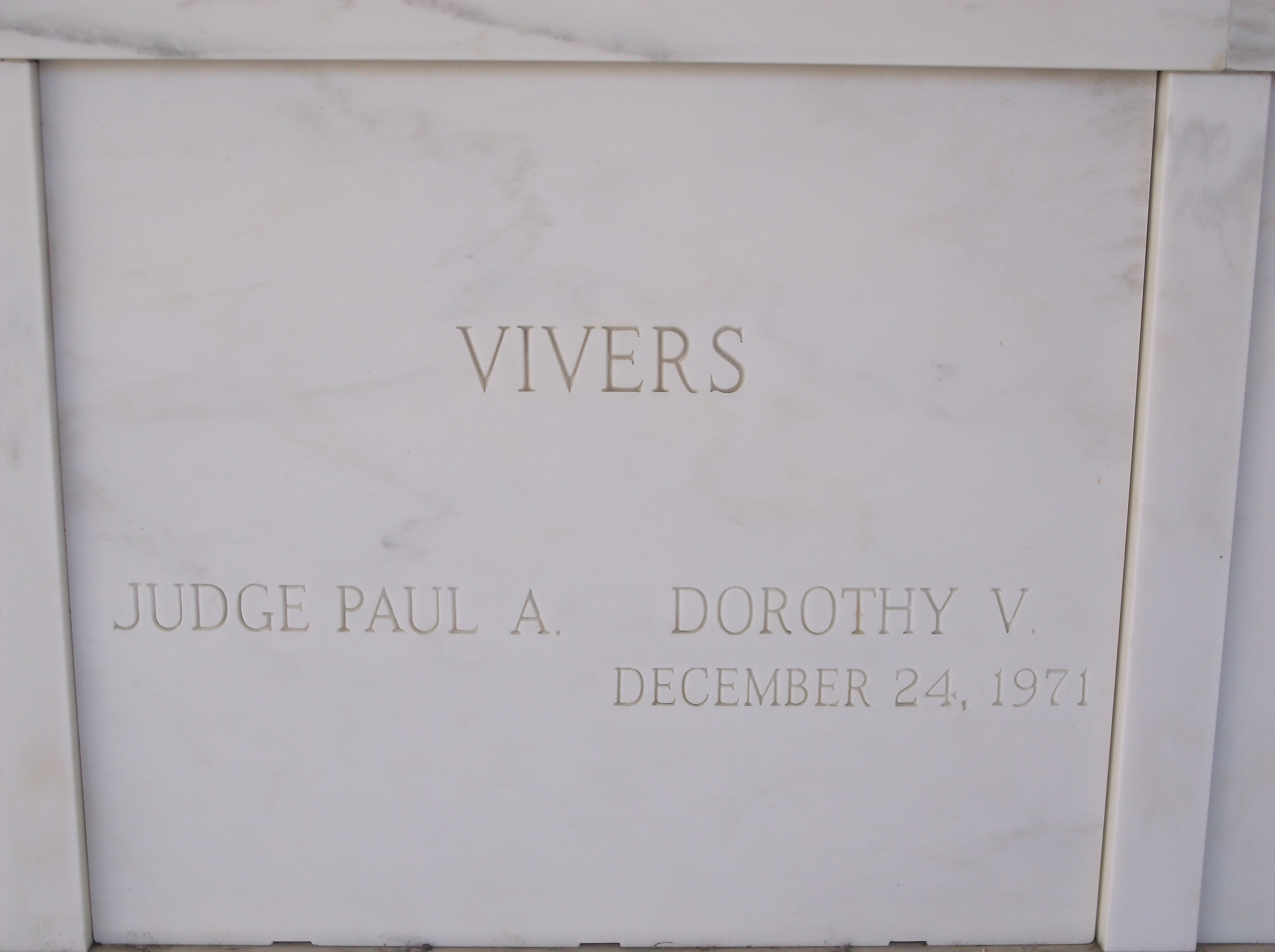 Dorothy V Vivers