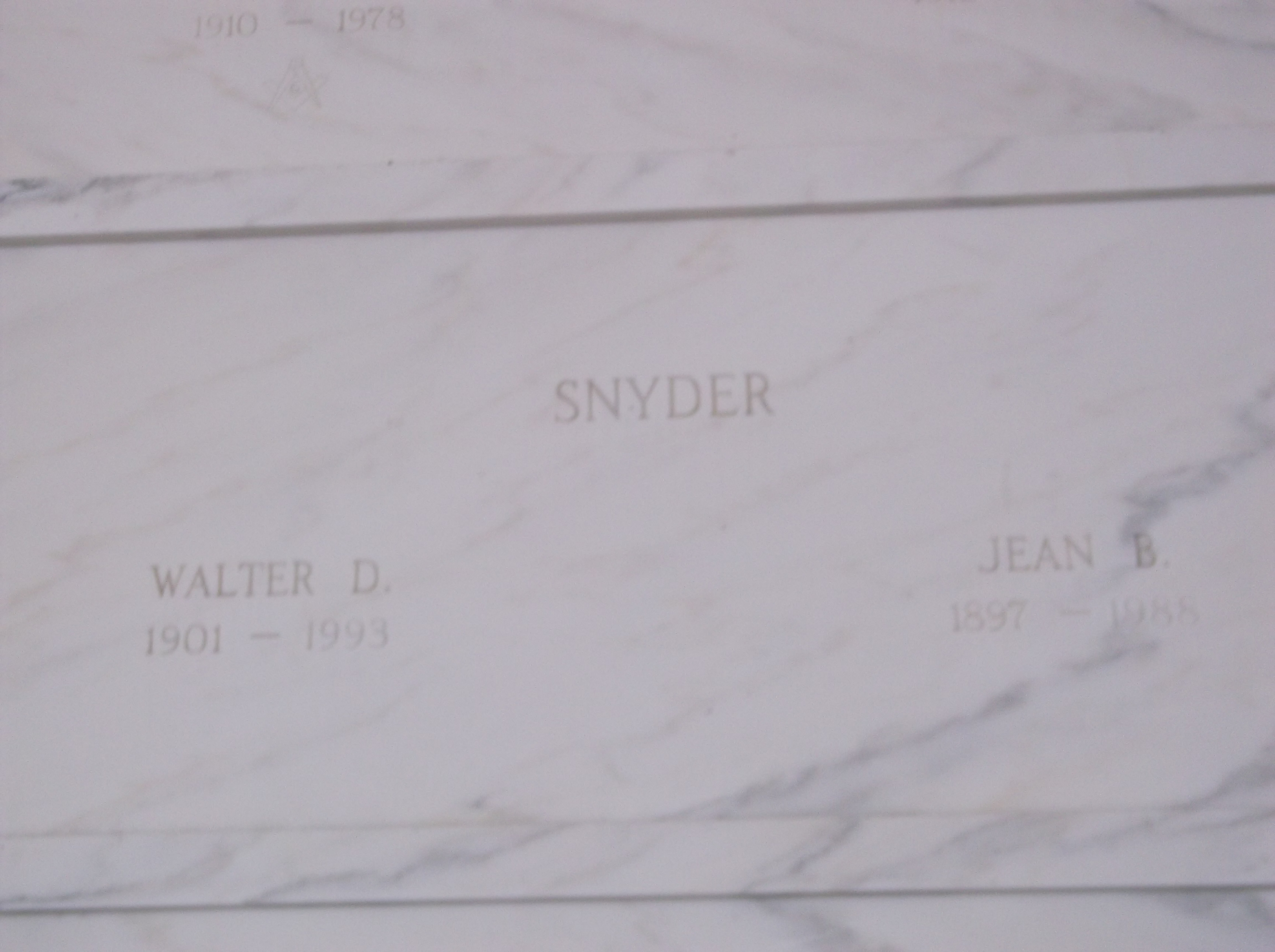 Walter D Snyder