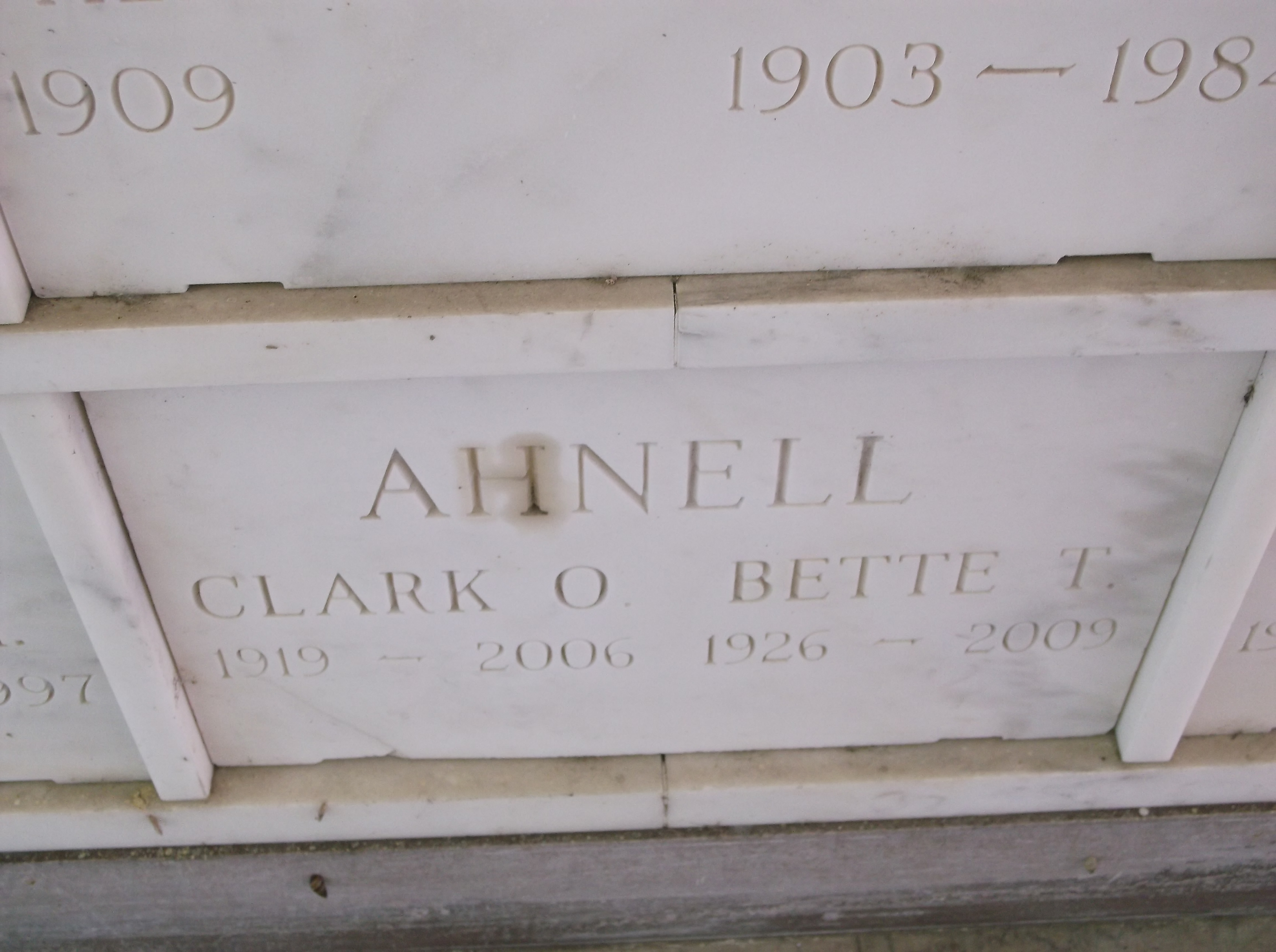 Bette T Ahnell