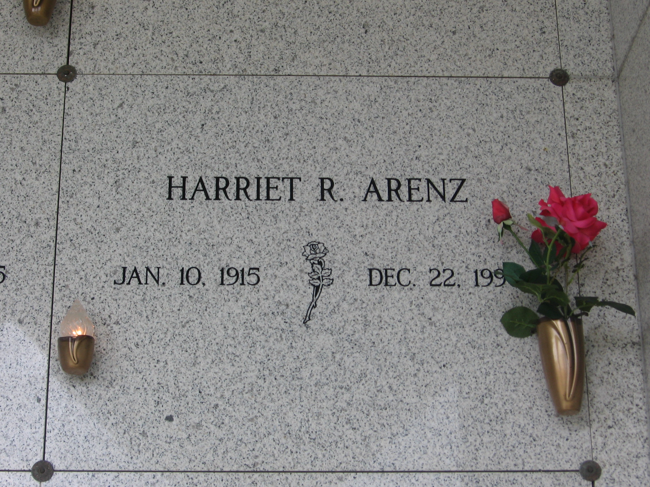 Harriet R Arenz