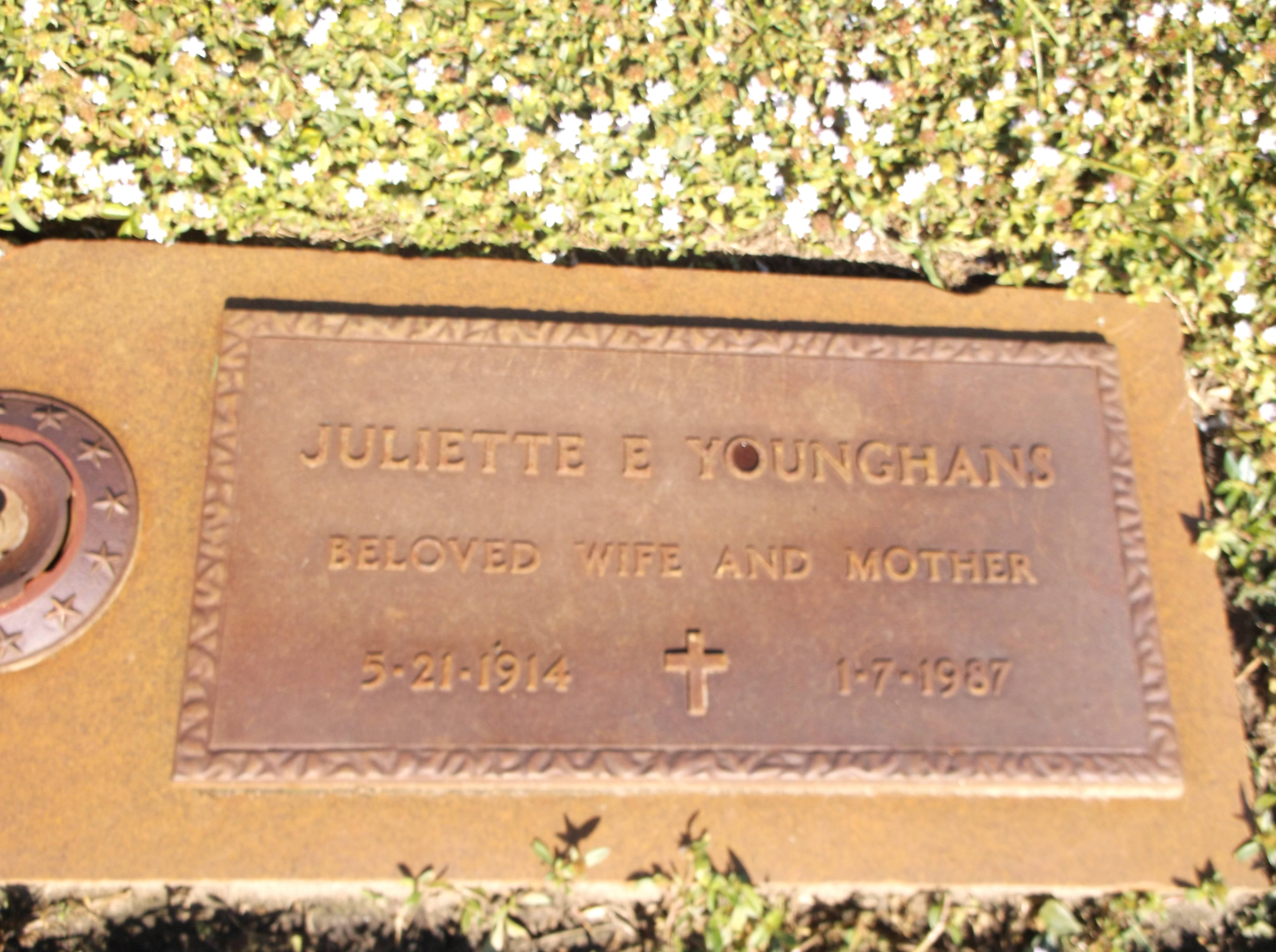 Juliette E Younghans